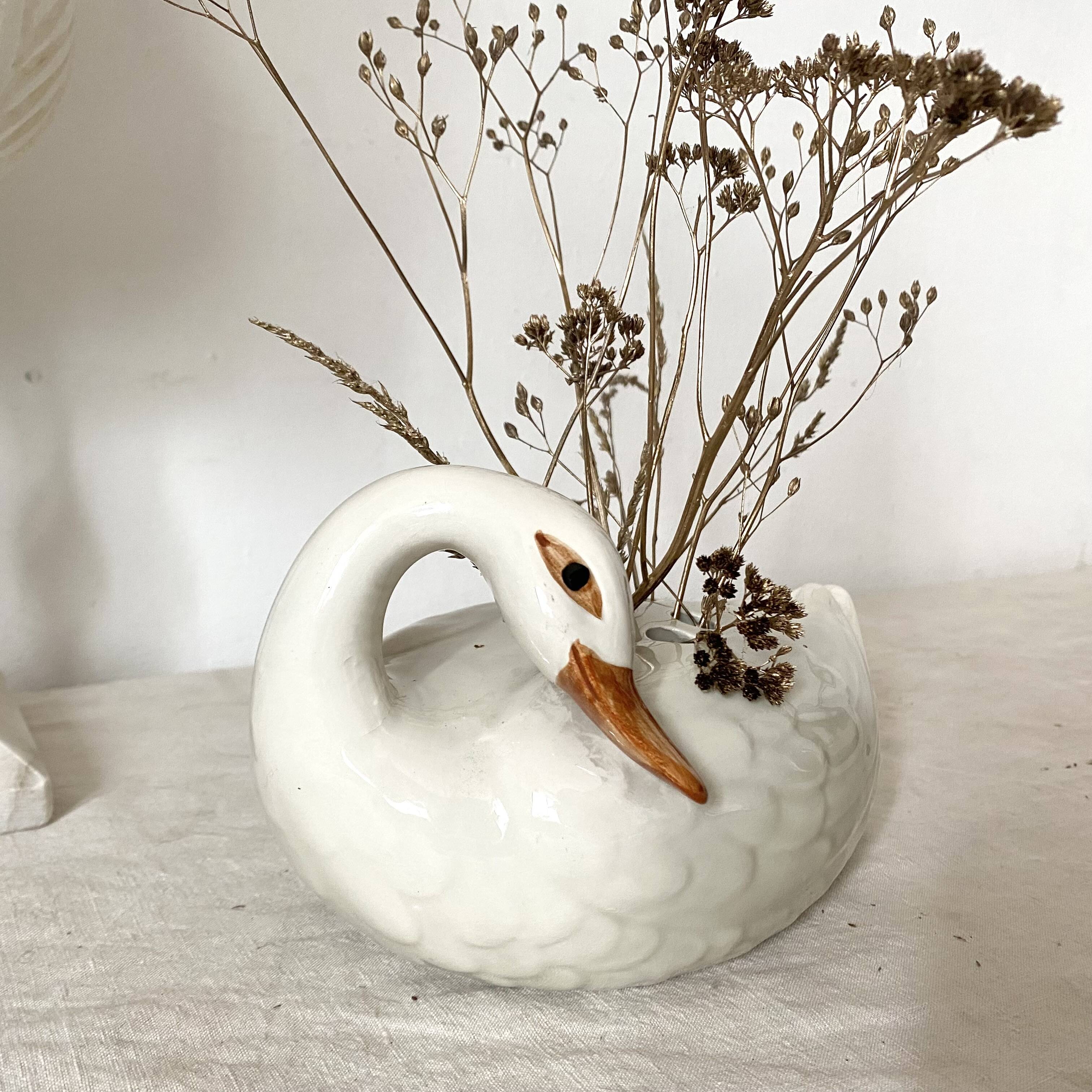 Ceramic duck spades flower
