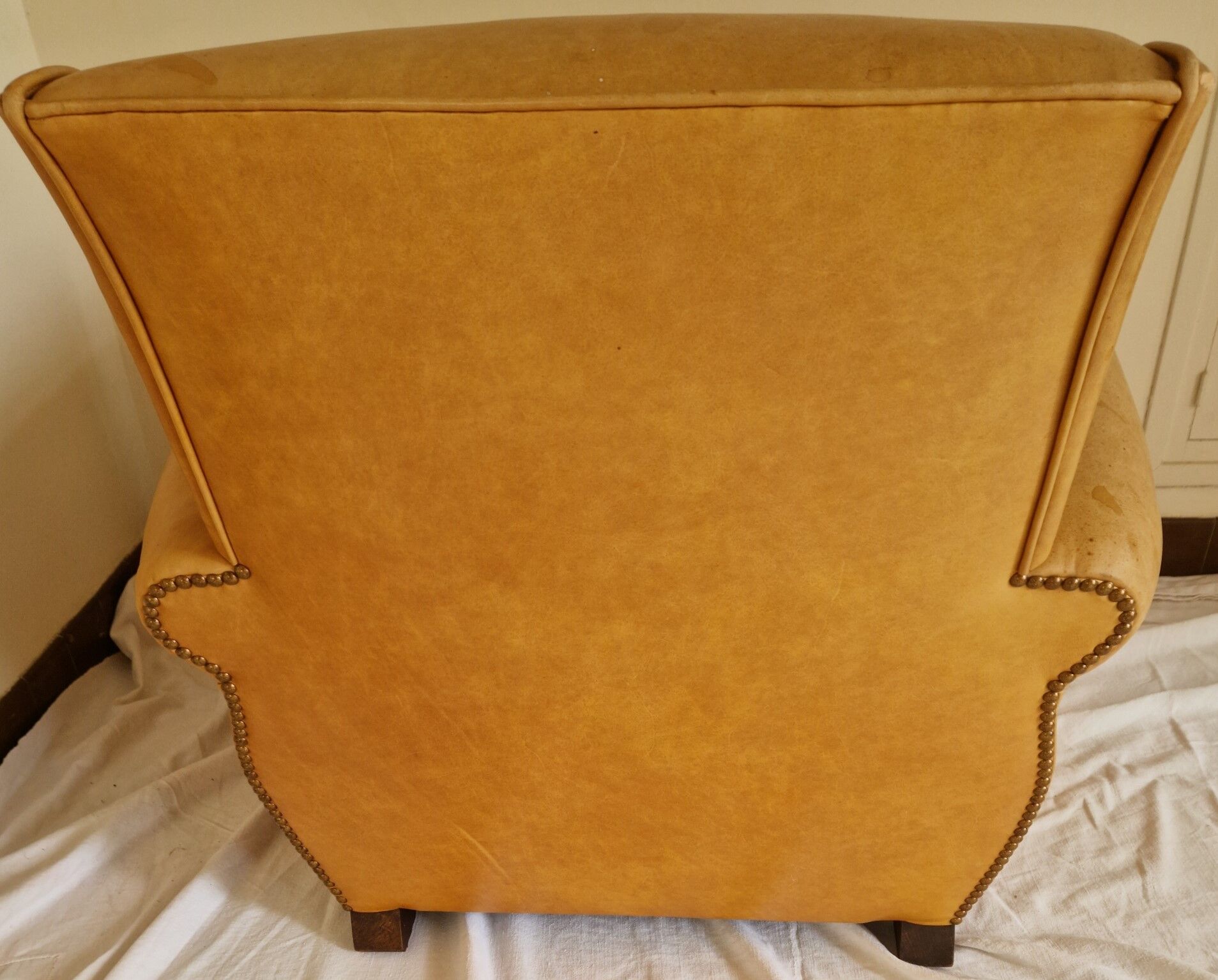 Vintage cognac leather club chair – natural patina – 1970s style