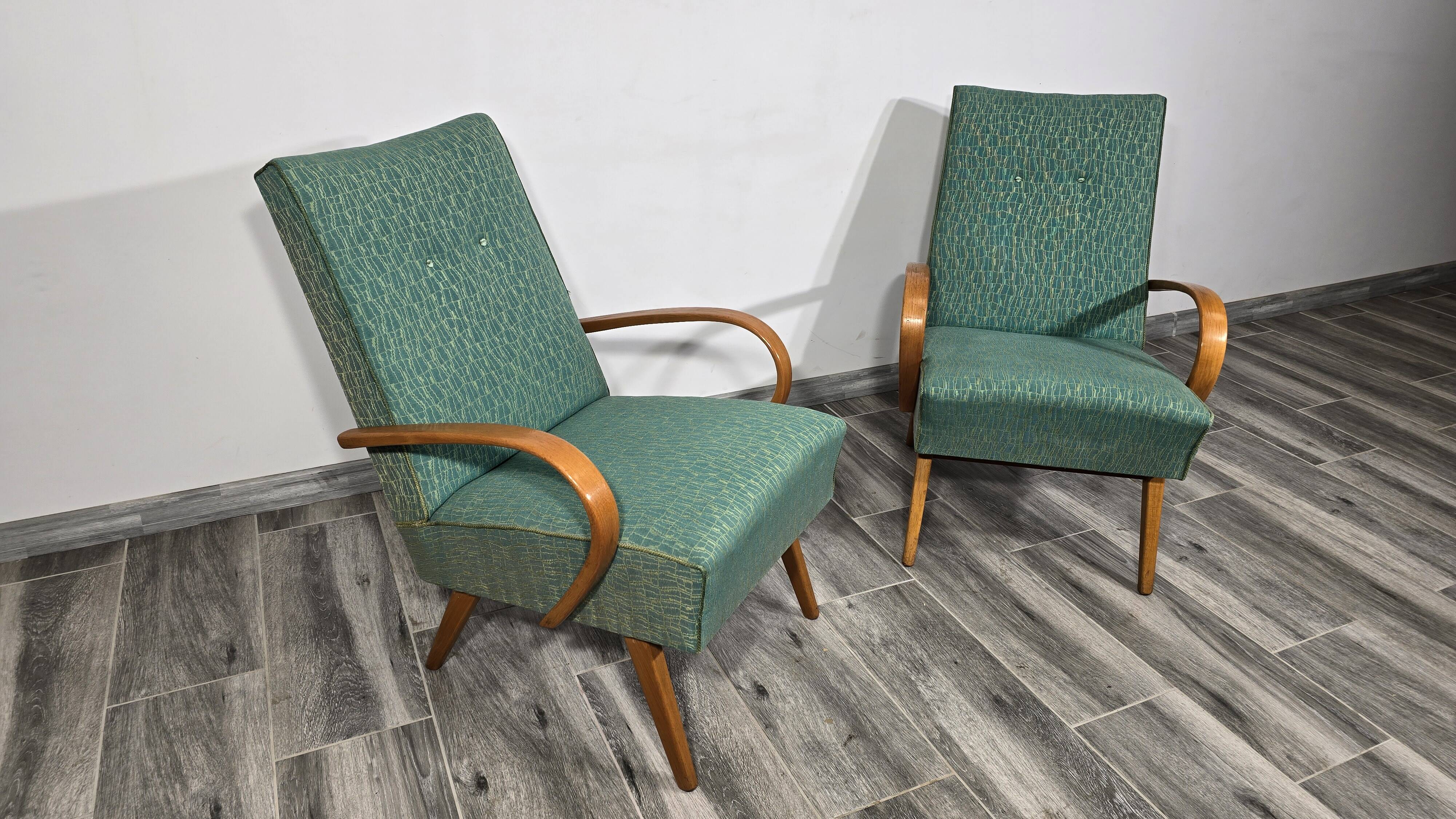 Paire de fauteuils par Jaroslav Smidek, années 1960