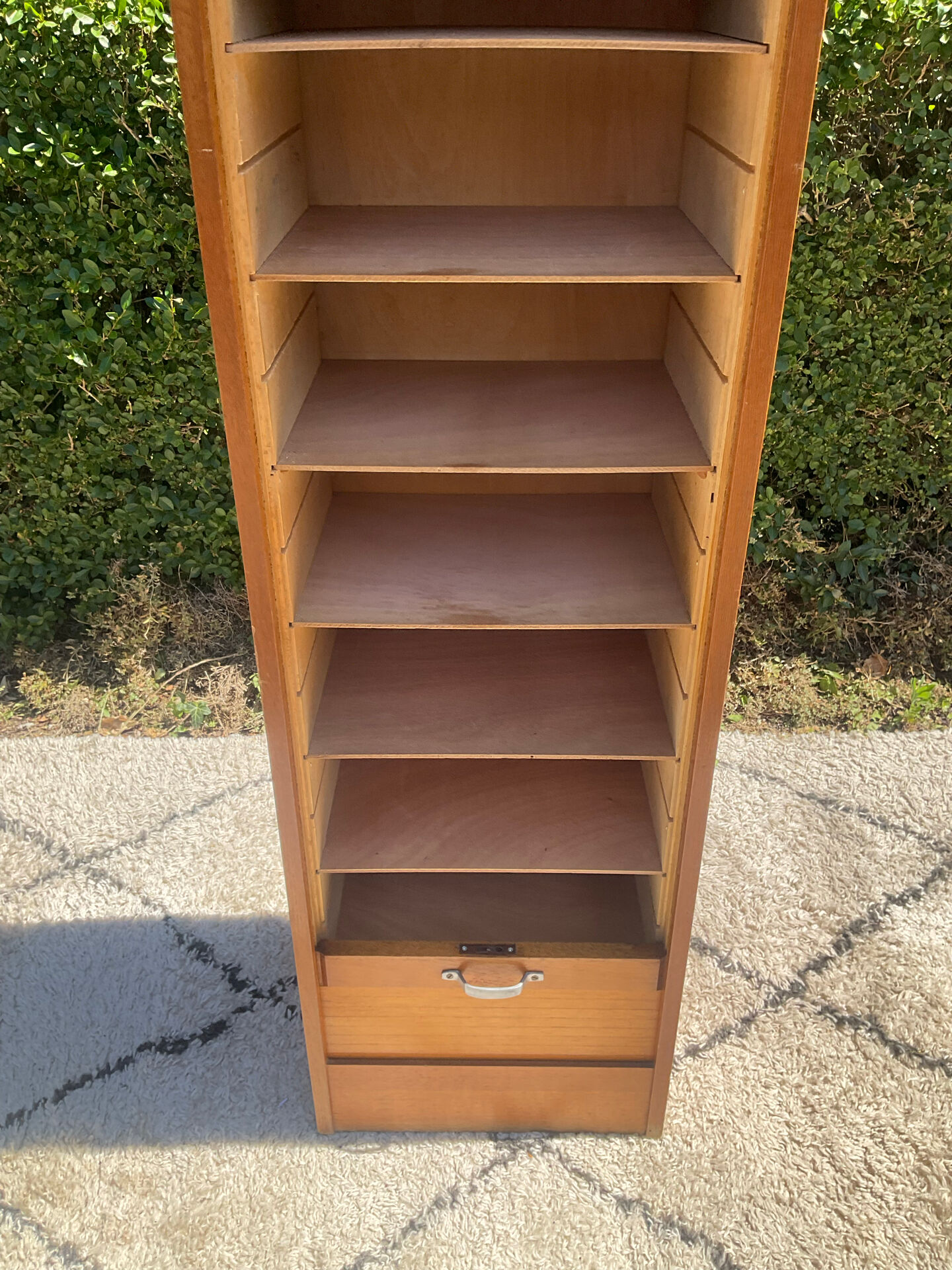 Meuble à rideau vintage en bois années 60-70