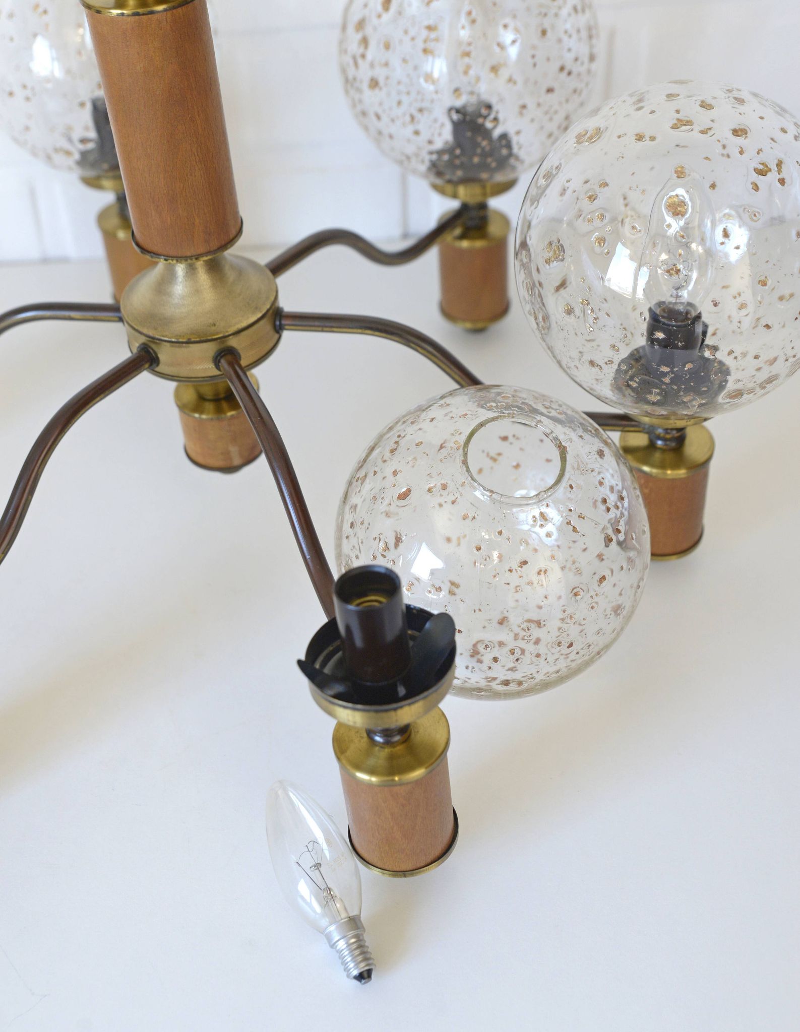 Suspension vintage en laiton, élégante et rustique, style colonial