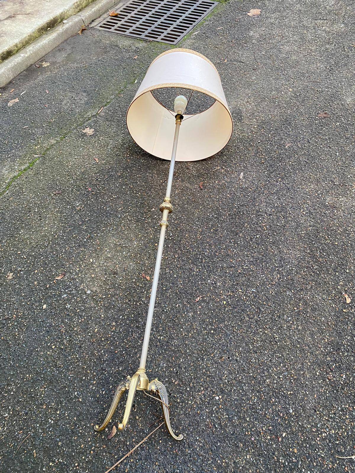 Lampadaire en laiton doré tripode 171cm 1950
