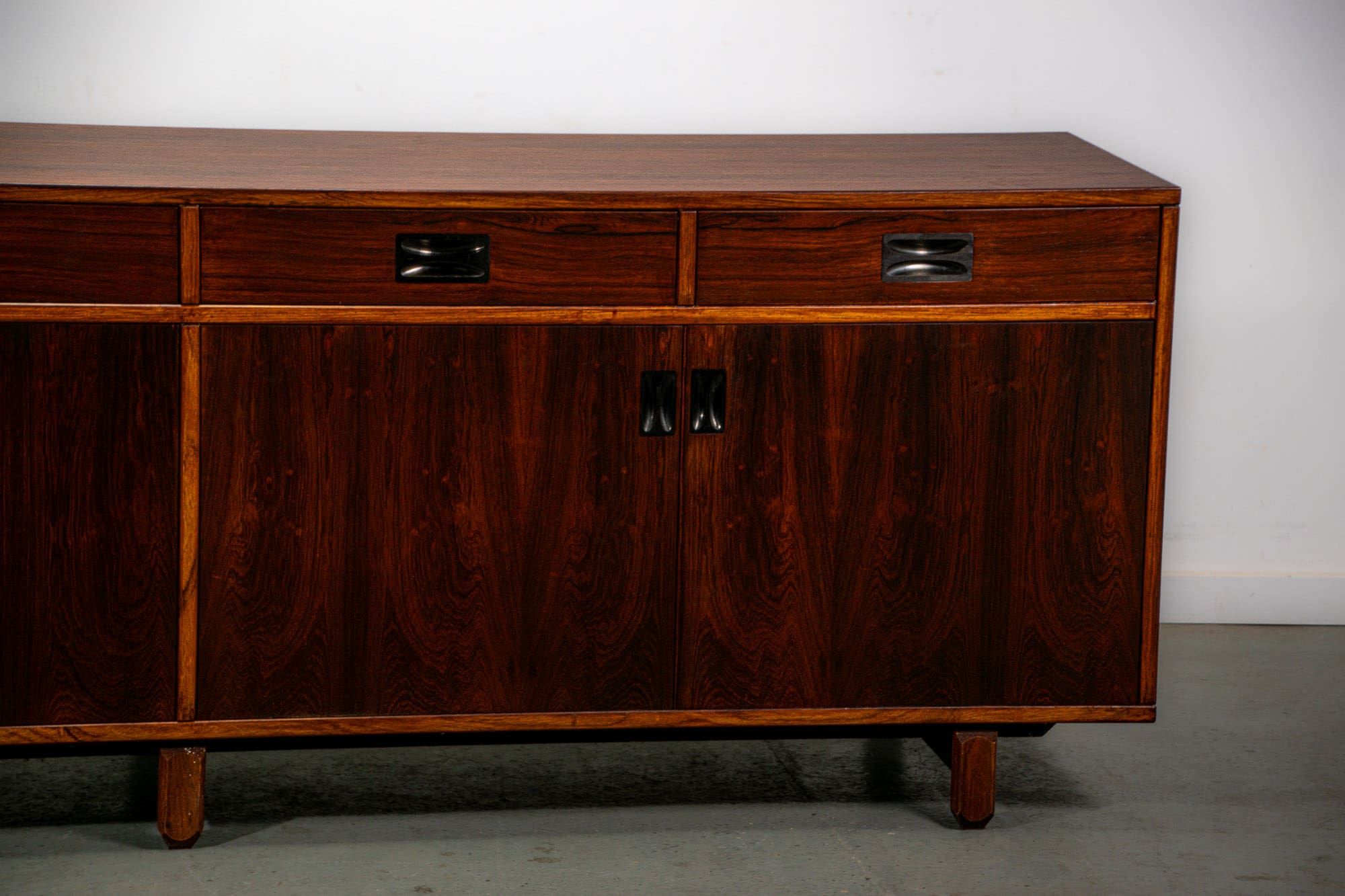 Buffet Stildomus avec des détails en laiton