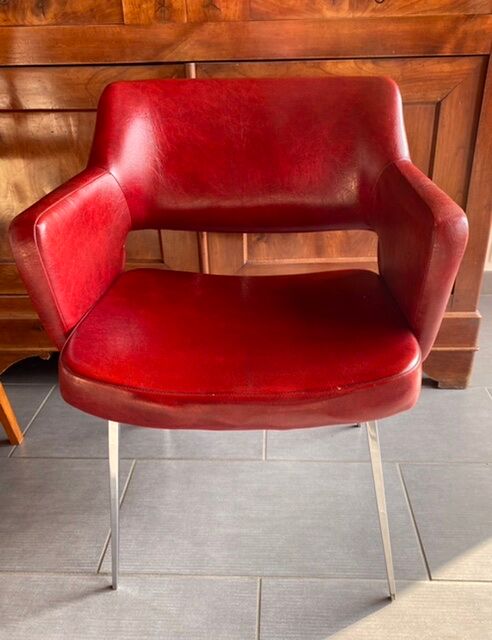 Fauteuil rouge années 60 en skaï