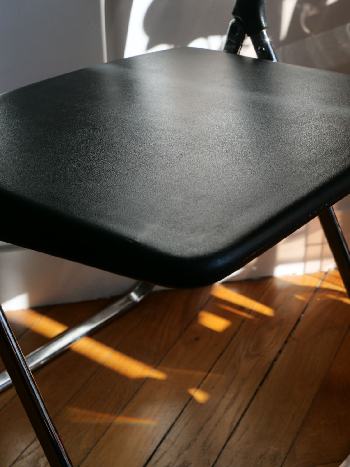 Arch folding chairs