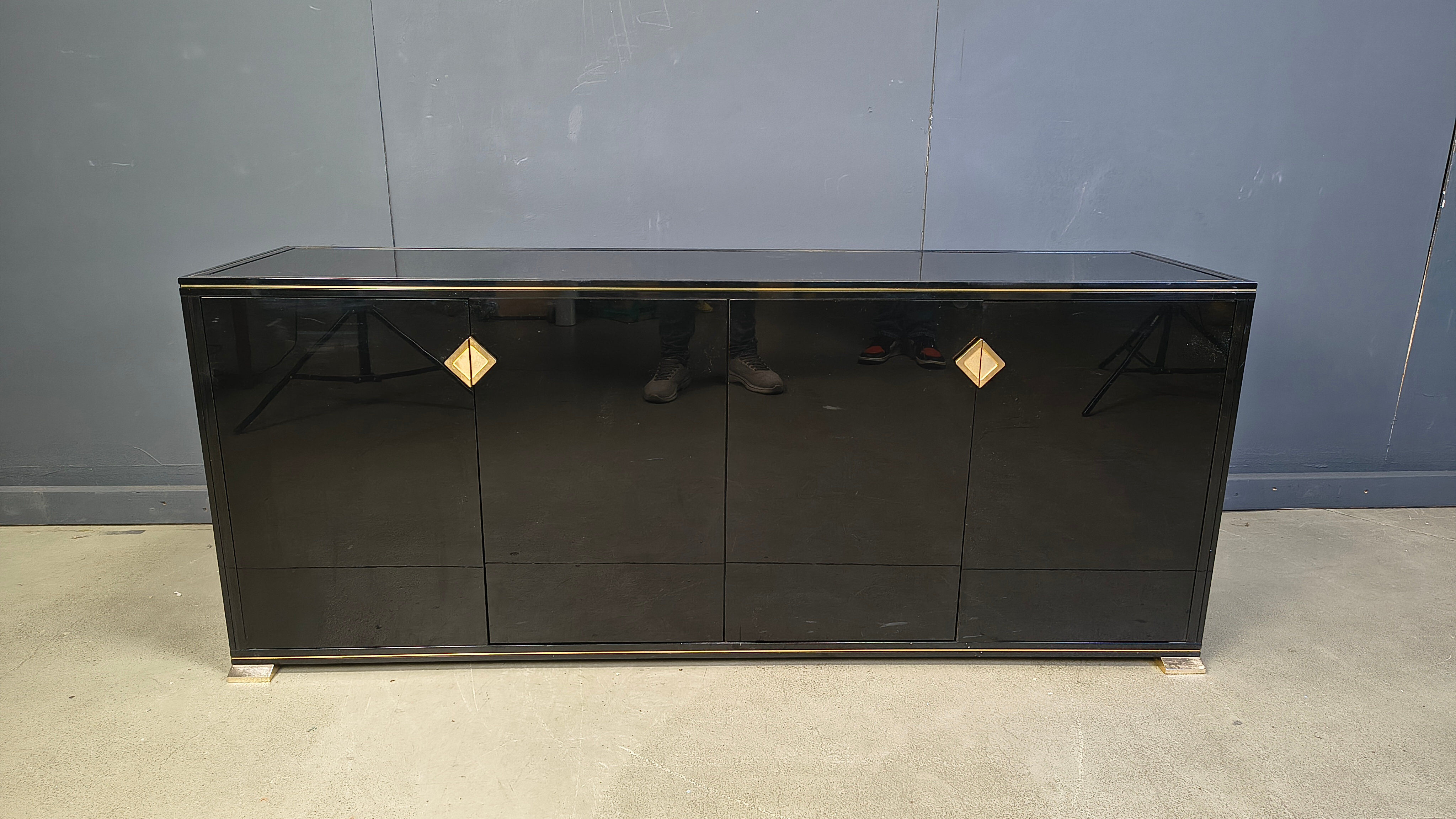 Enfilade en laiton et laque par Pierre Vandel, années 1970