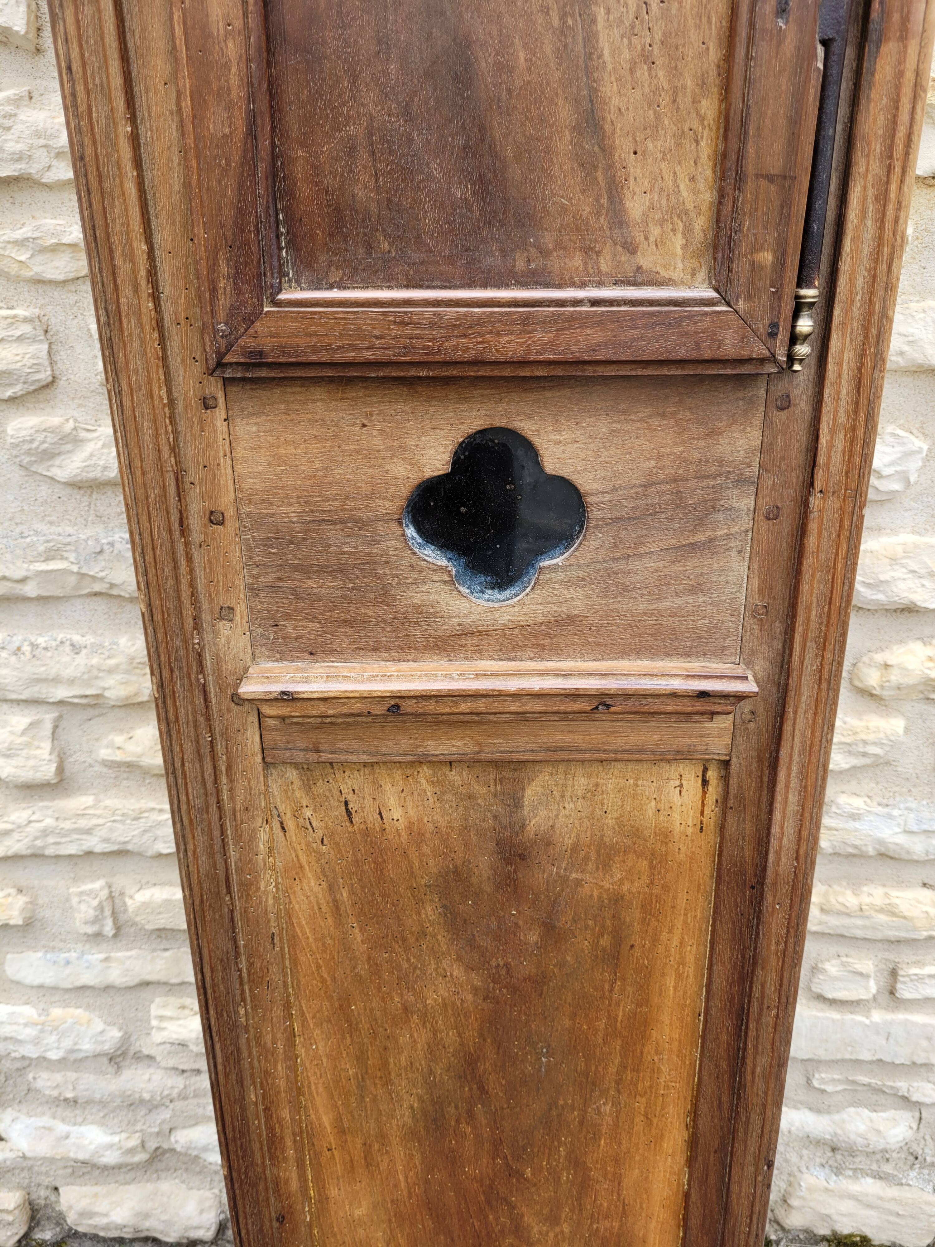 Meuble de rangement forme colonne noyer massif époque XIX°