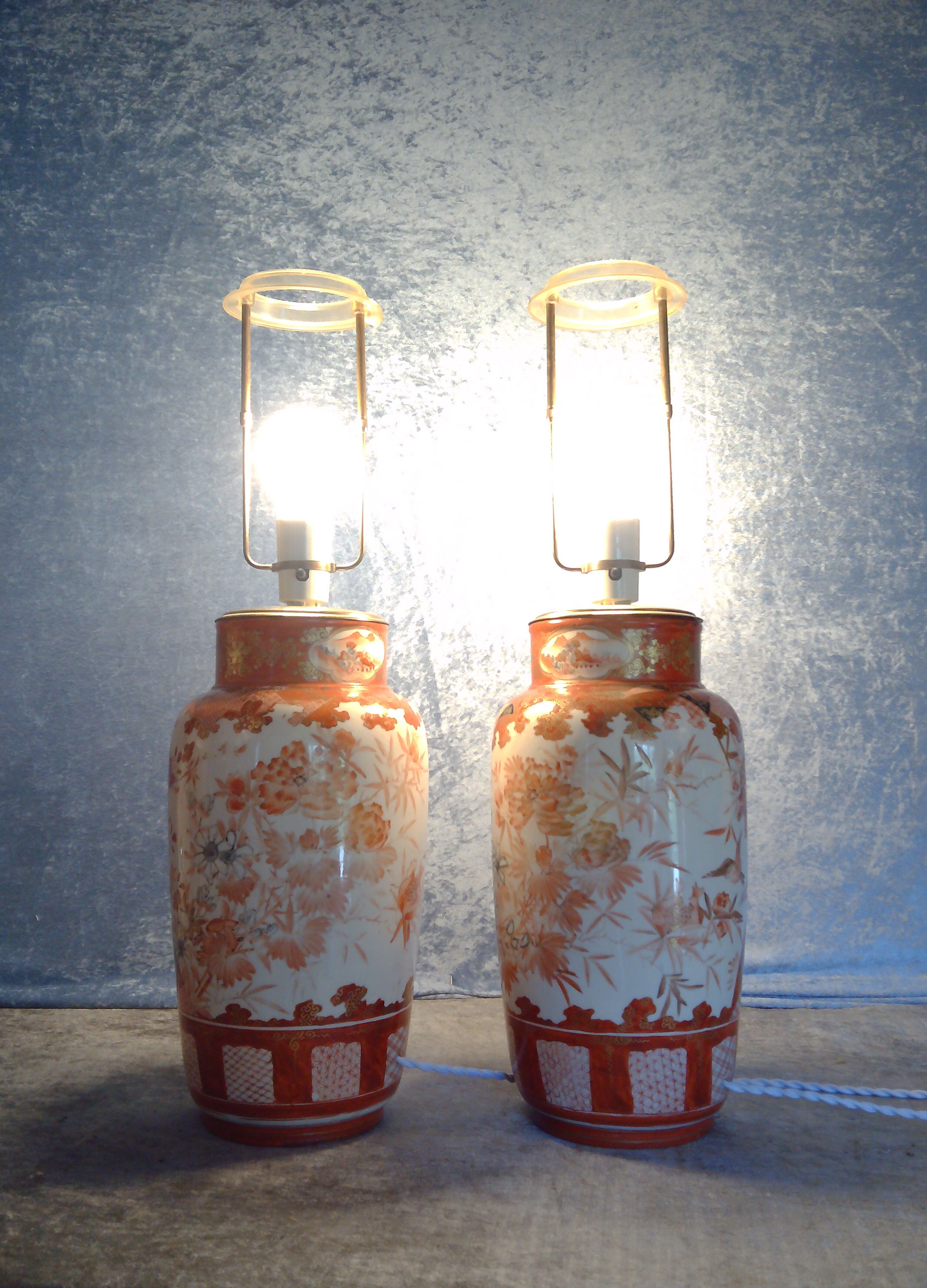 Japanese Kutani tablelamps made from porcelain vases from Meiji period (1868-1912). A pair.