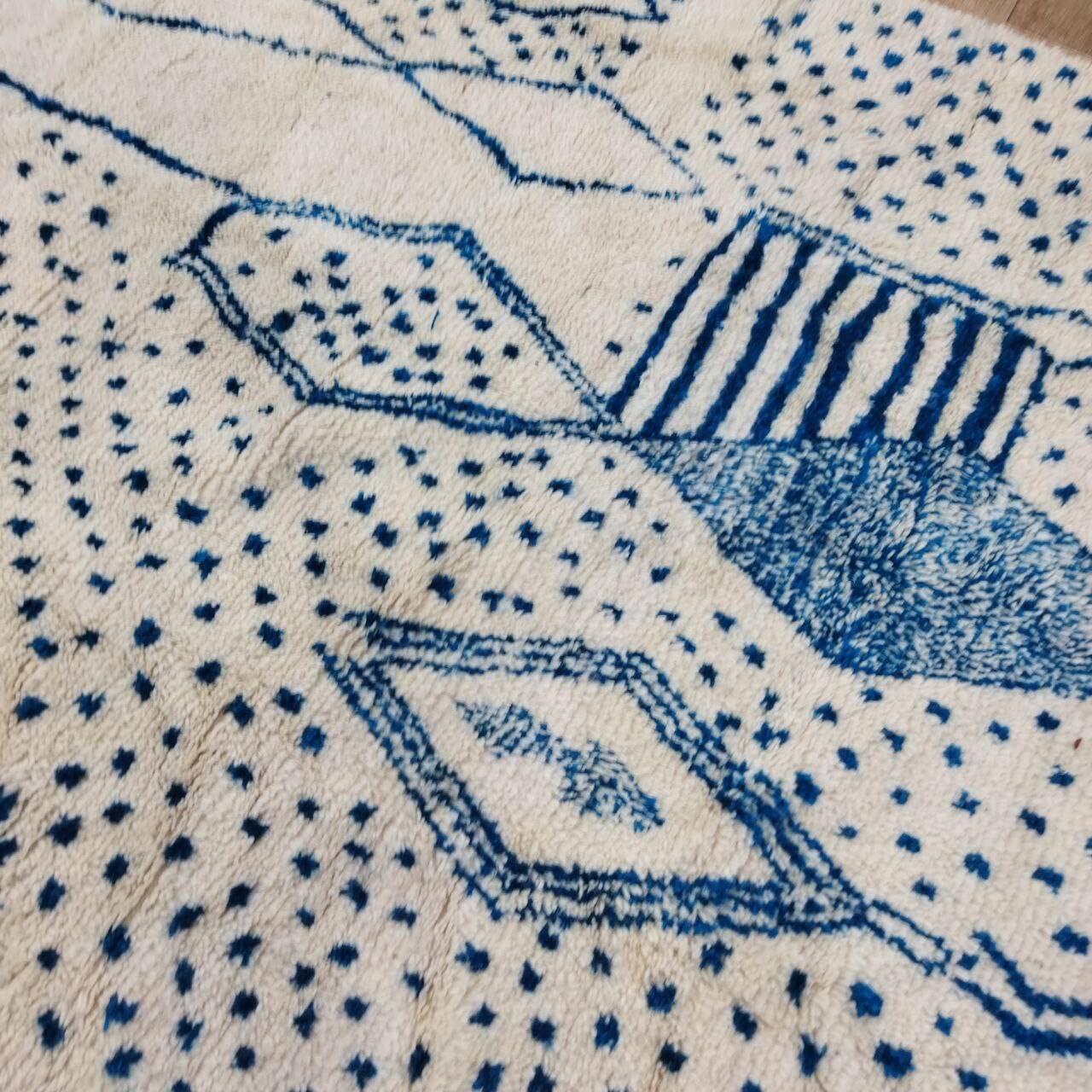 Azilal Berber rug in handmade wool 285 X 210 CM