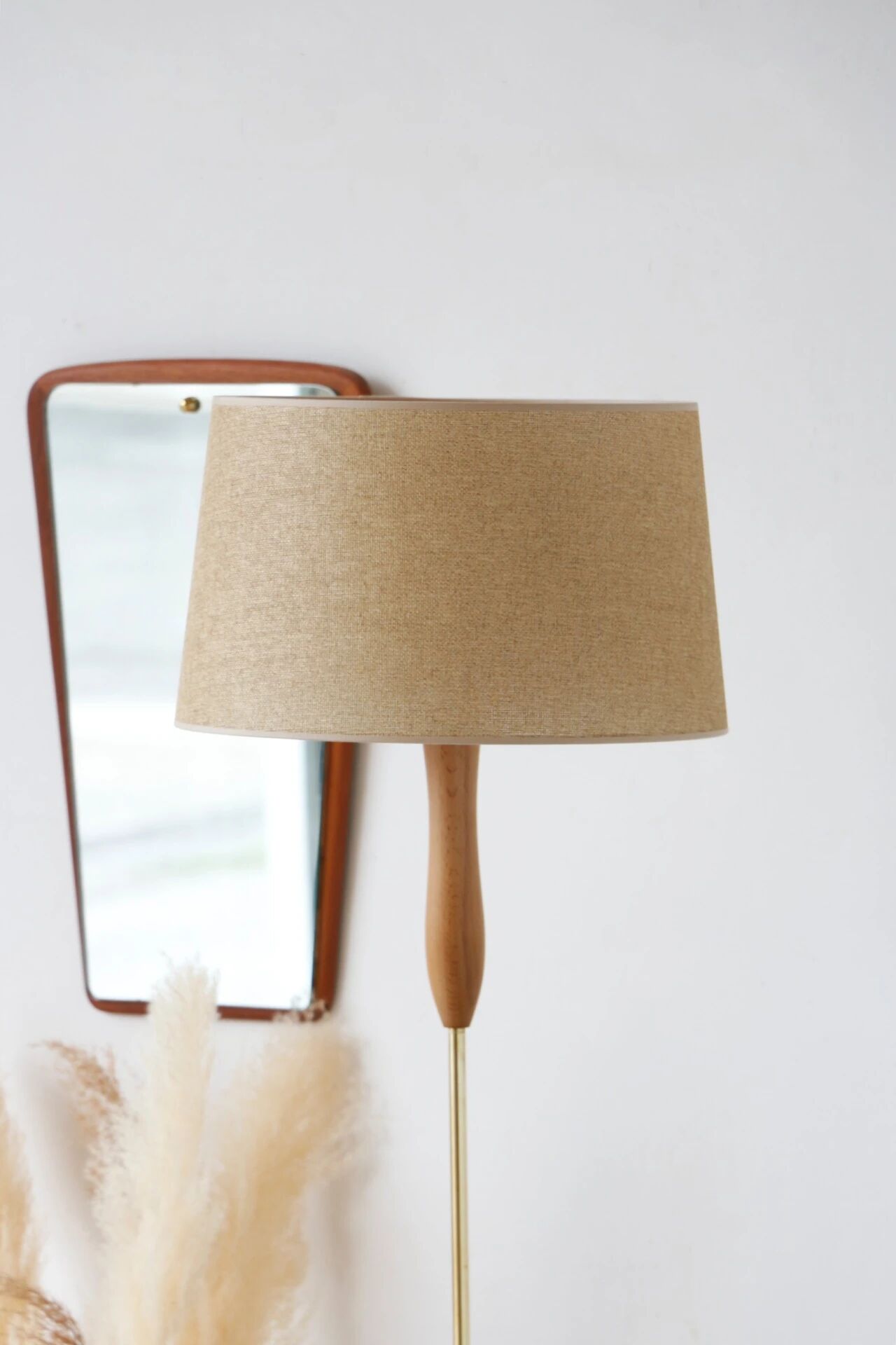 Vintage floor lamp from the 1960s in solid beech.