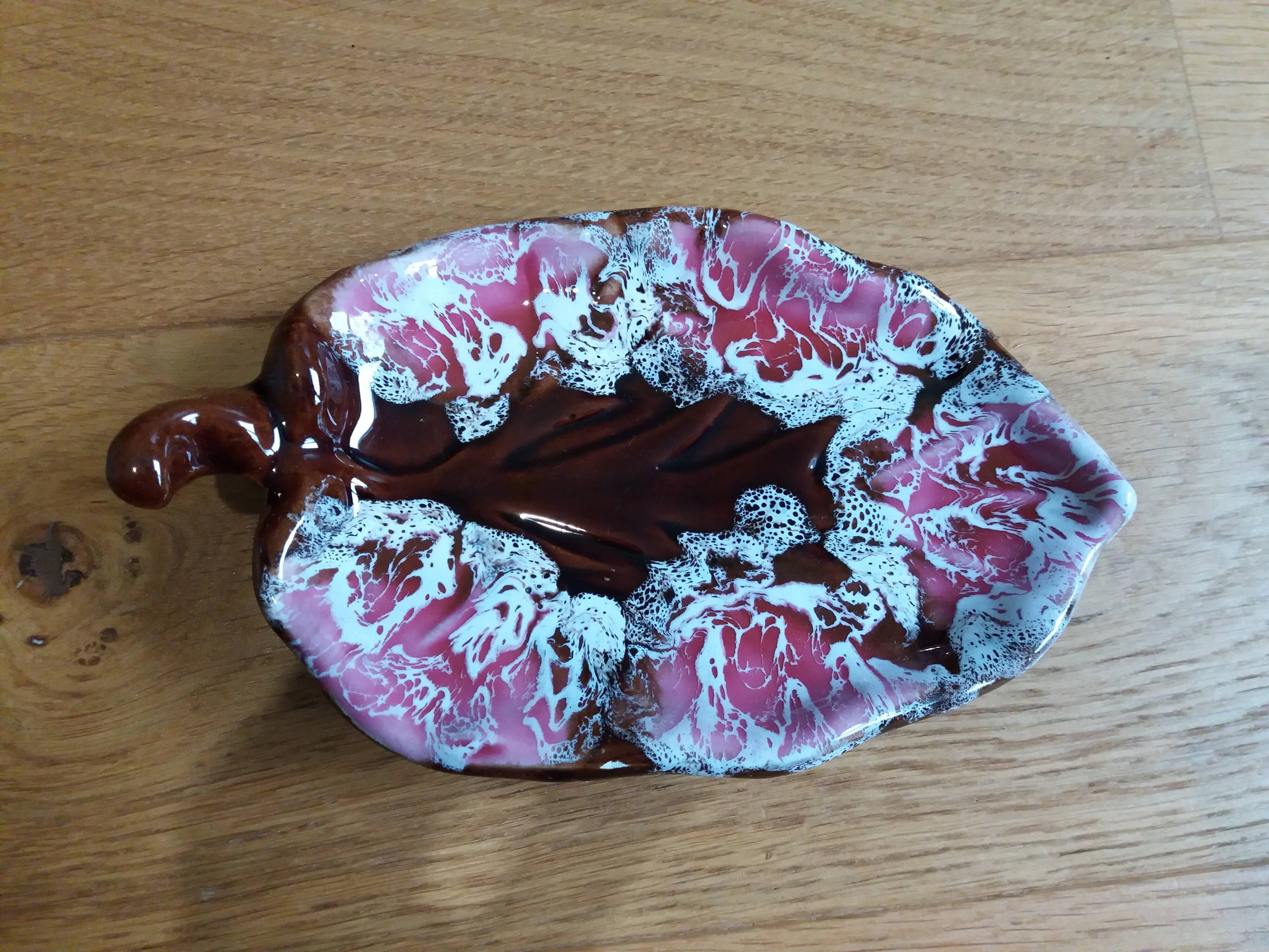 Vallauris leaf cup ramekin