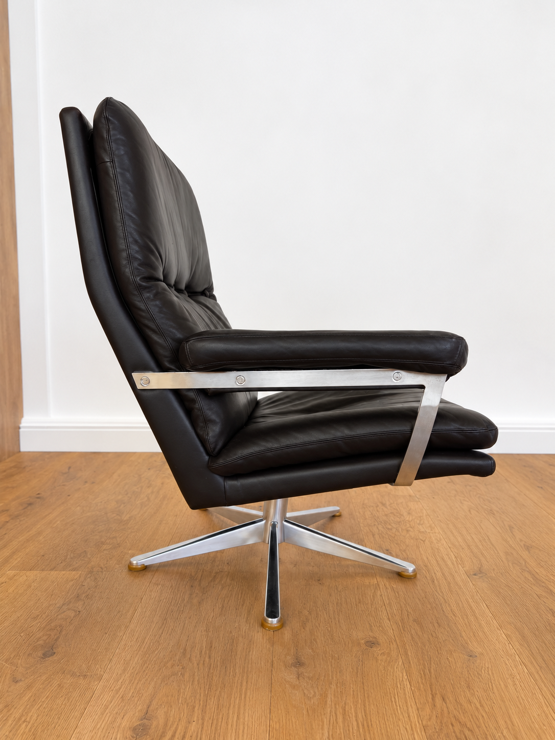 Vintage Danish mid-century Werner Langenfeld leather lounge chair 1970s