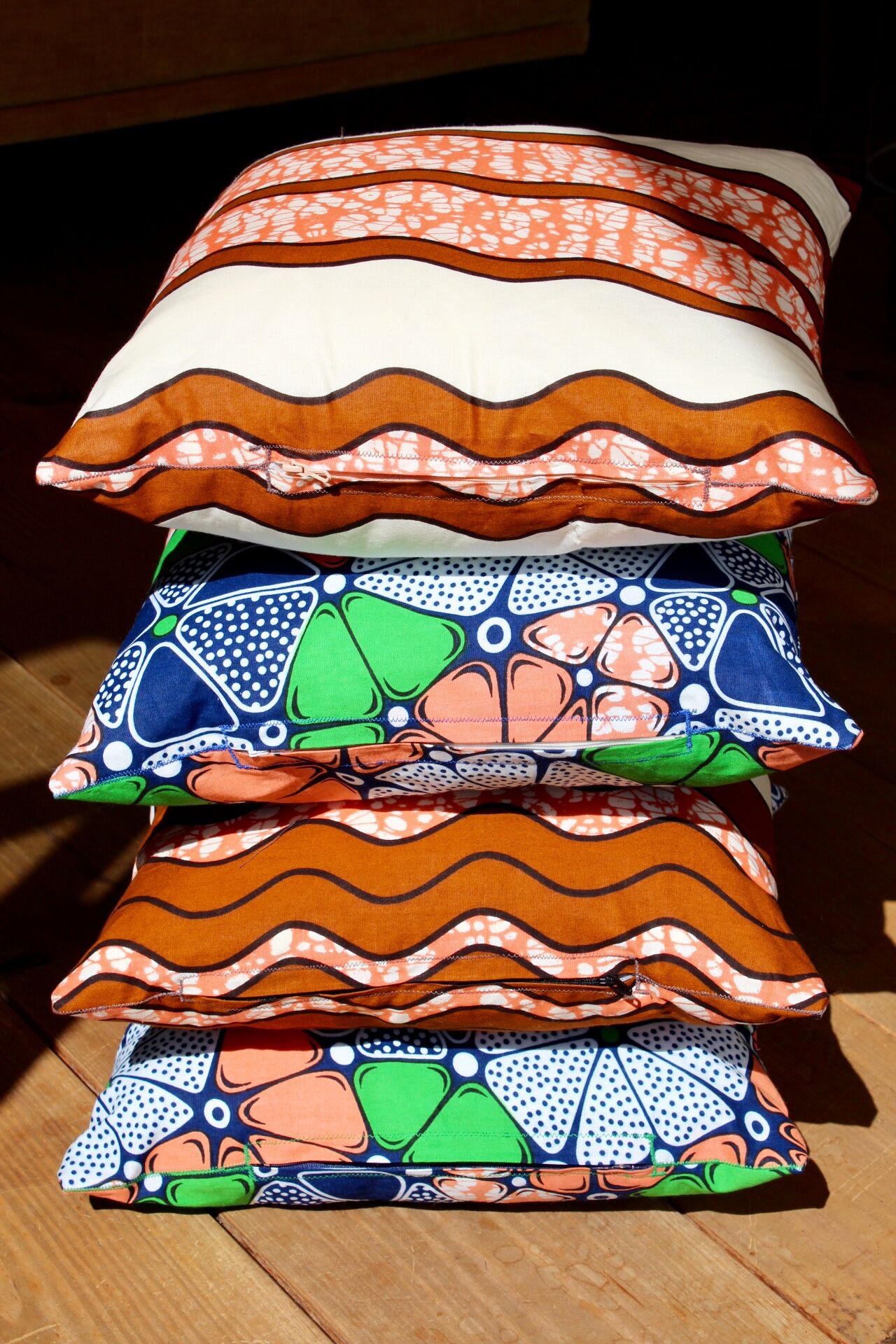 4 coussins 40x40cm covers made in 2 different wax assorted