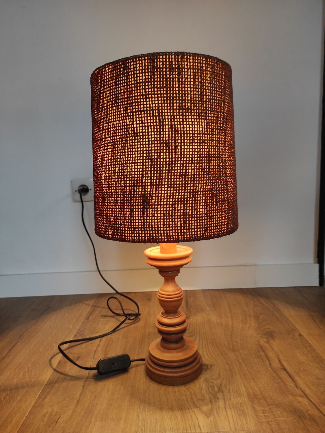 Table lamp