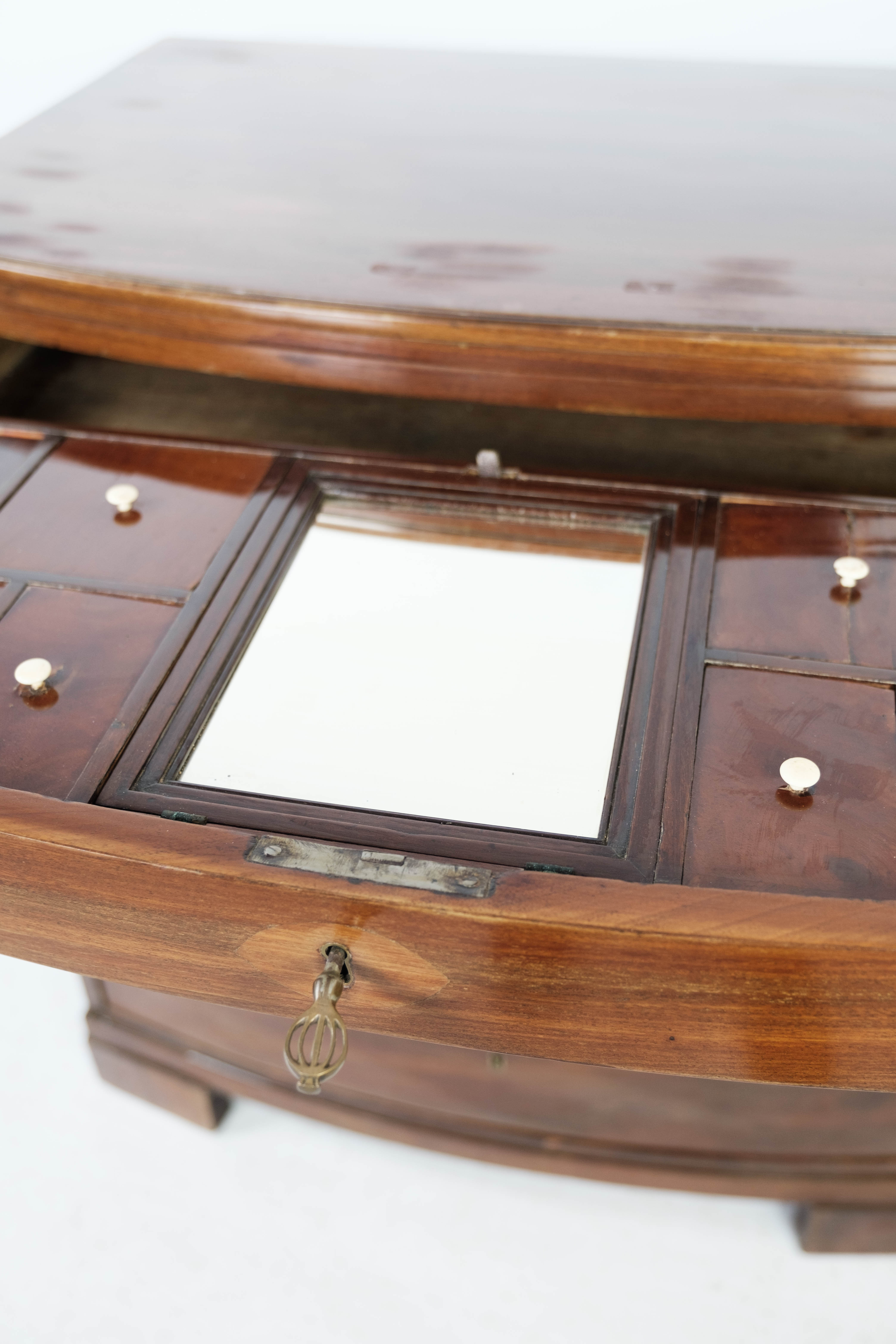 Empire chest of drawers of polished mahogany, 1820