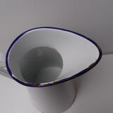 White enamelled broc, blue edé