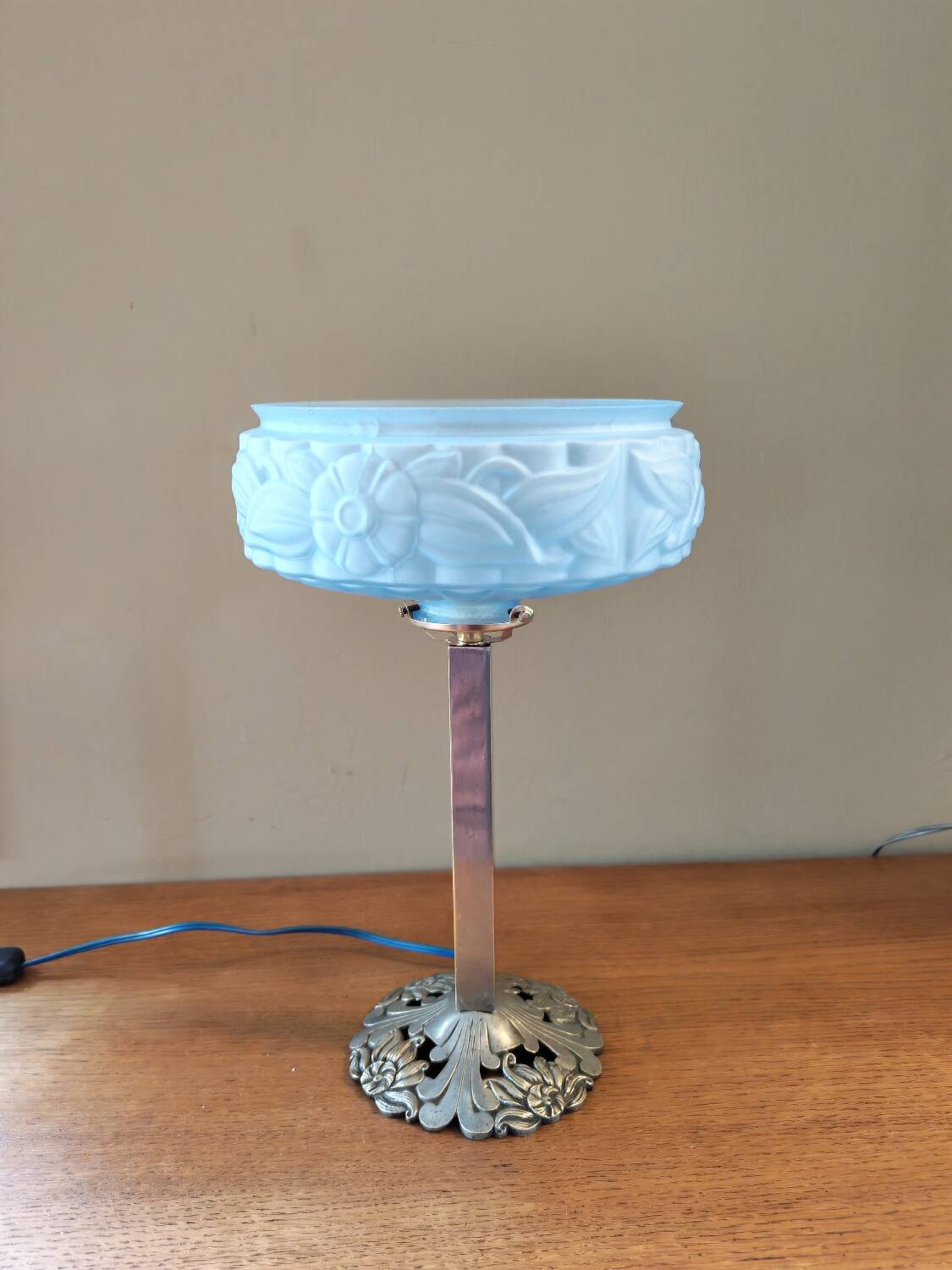 Art Deco lamp with floral decor