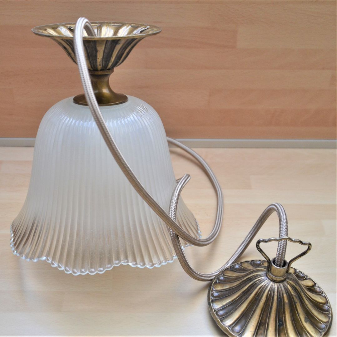 Suspension en verre strié et métal doré