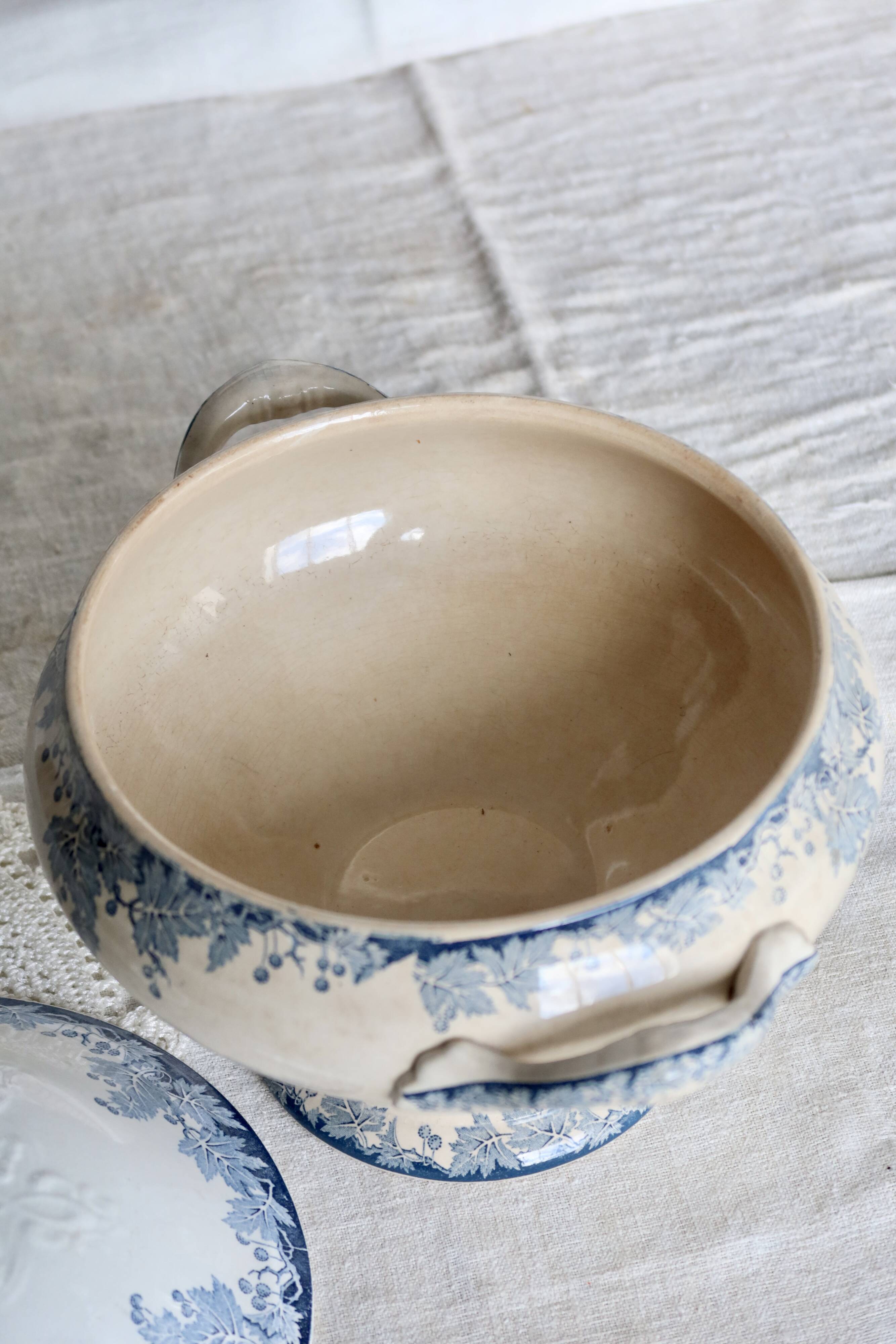 Vintage soup tureen, ironstone, Saint Amand Hamage Nord, Platane blue model.