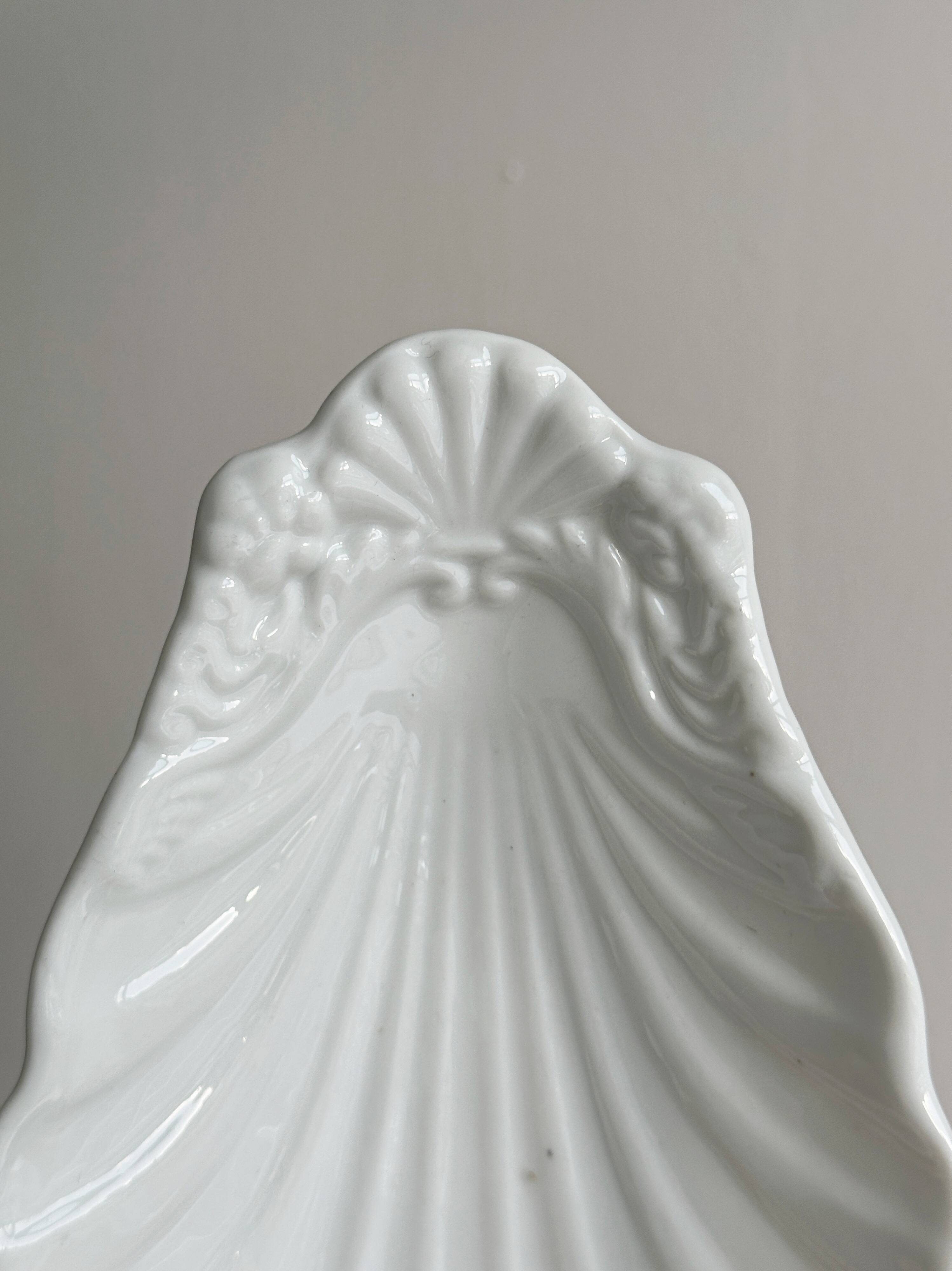 Coupelle en porcelaine blanche