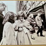 White Gloves and Sweets – New York, 1961 Urban Elegance and Tenderness