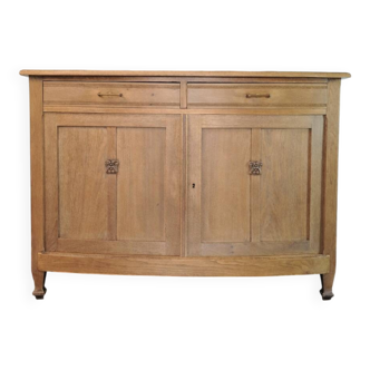 Justin, the understated and chic buffet in solid oak.
