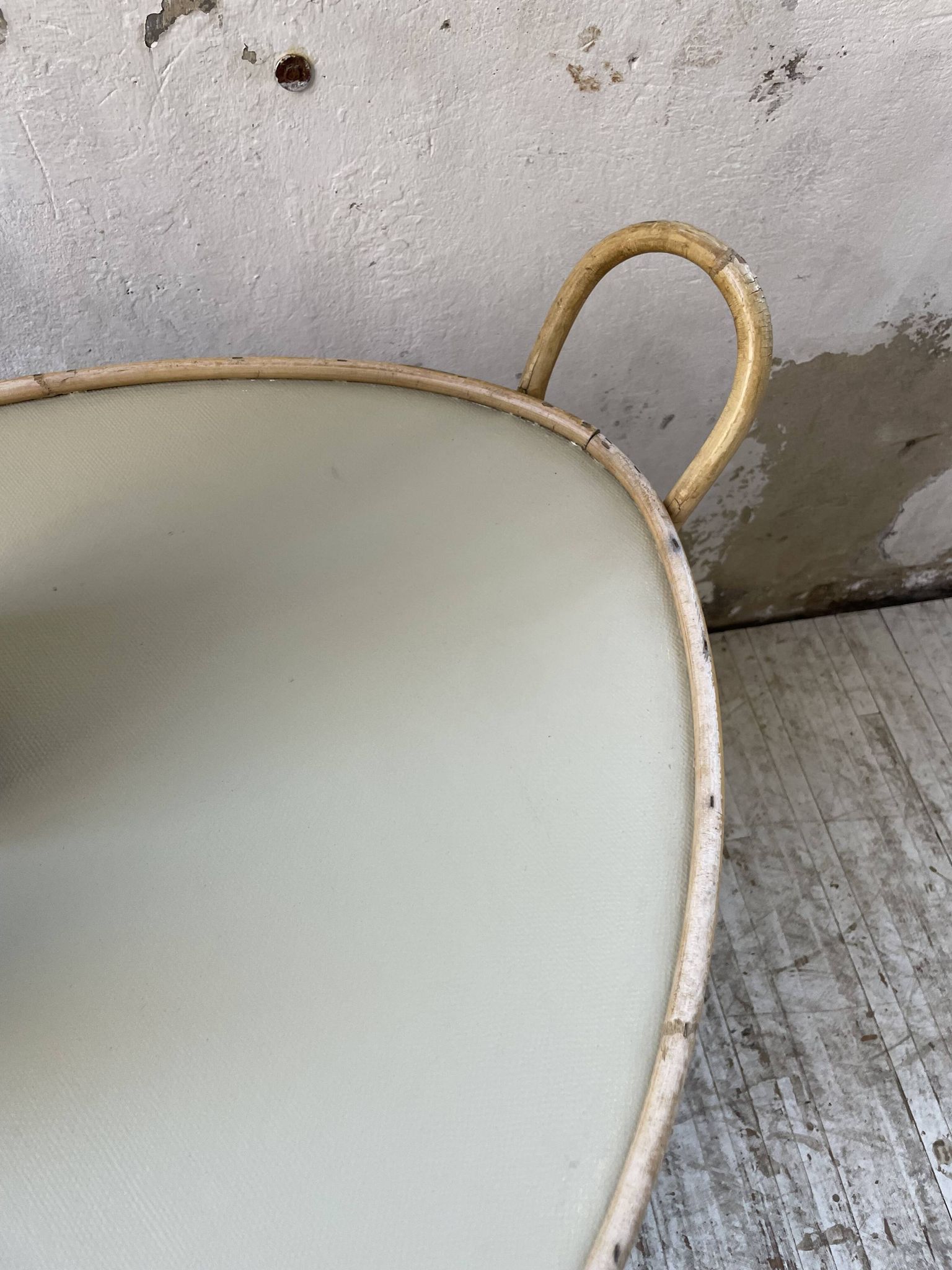 Desserte, table roulante en rotin années 60