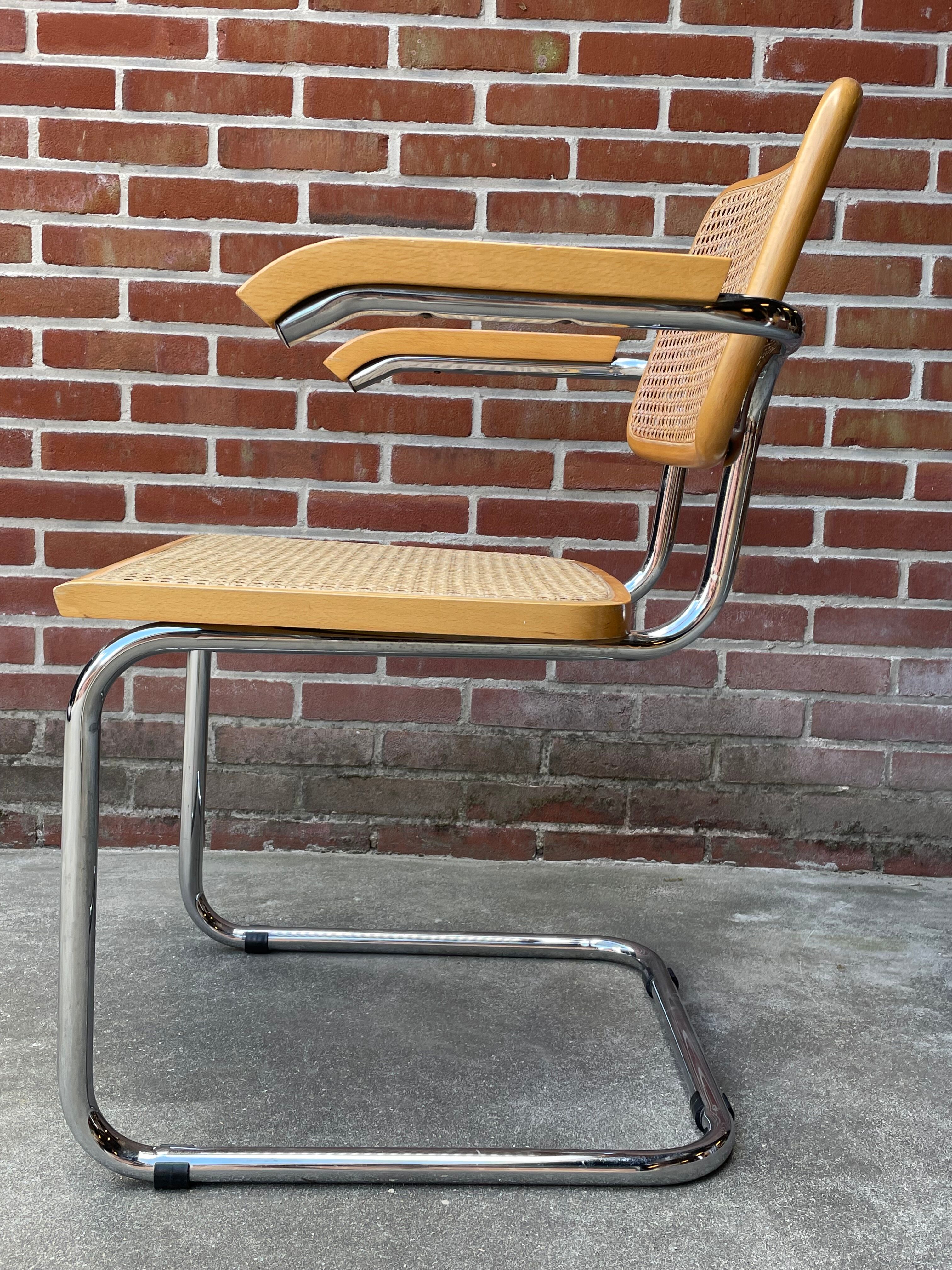 Cesca chair B64 with armrests by Marcel Breuer Design
