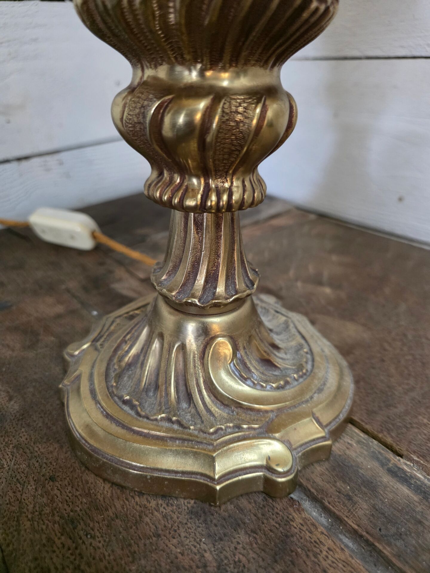 Bronze table lamp in Louis XV style