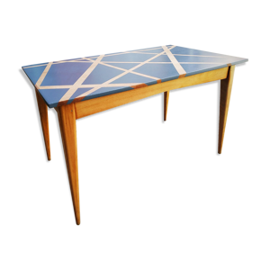 Table scandinave pieds