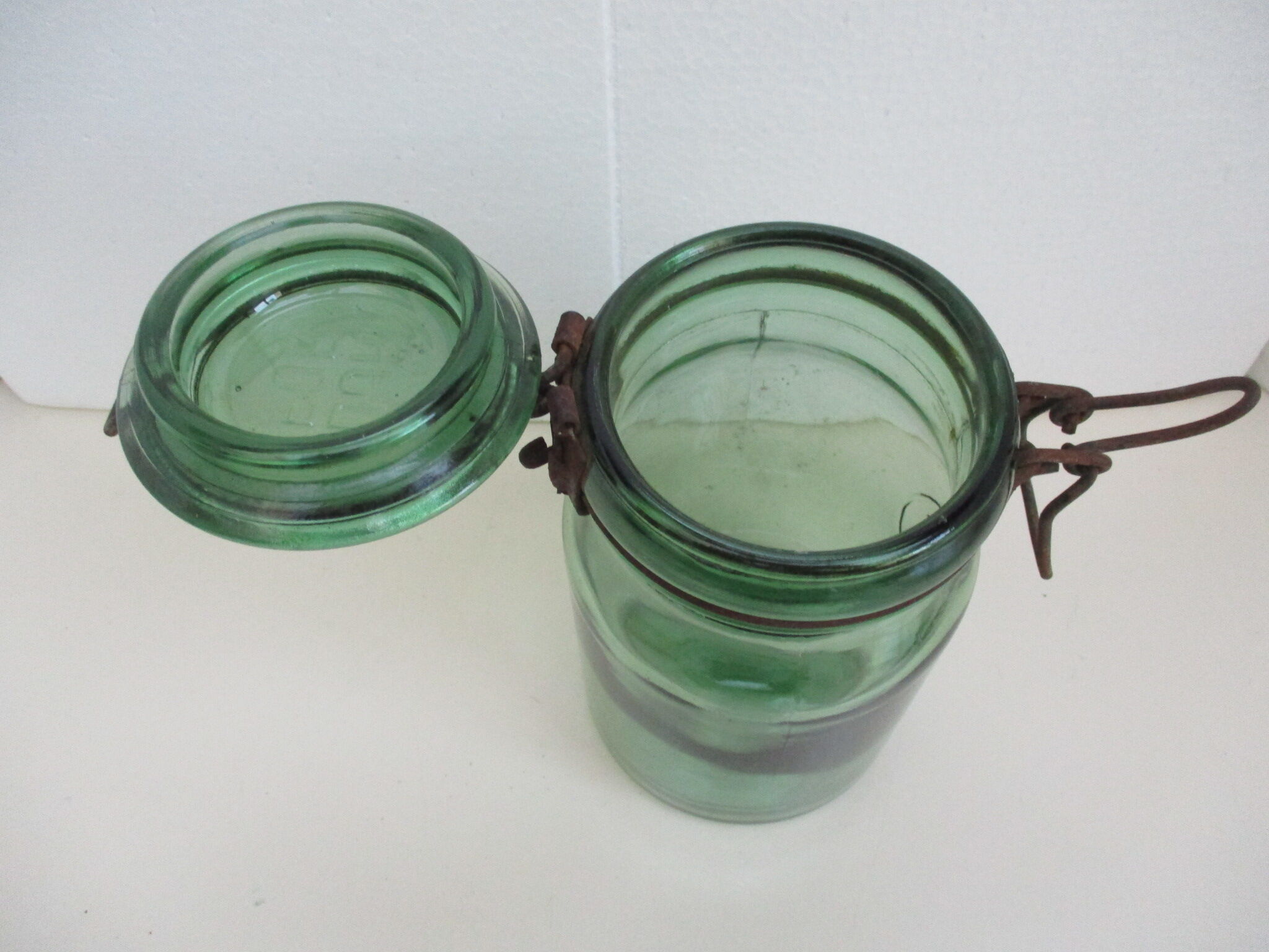 Old green glass jar - durfor