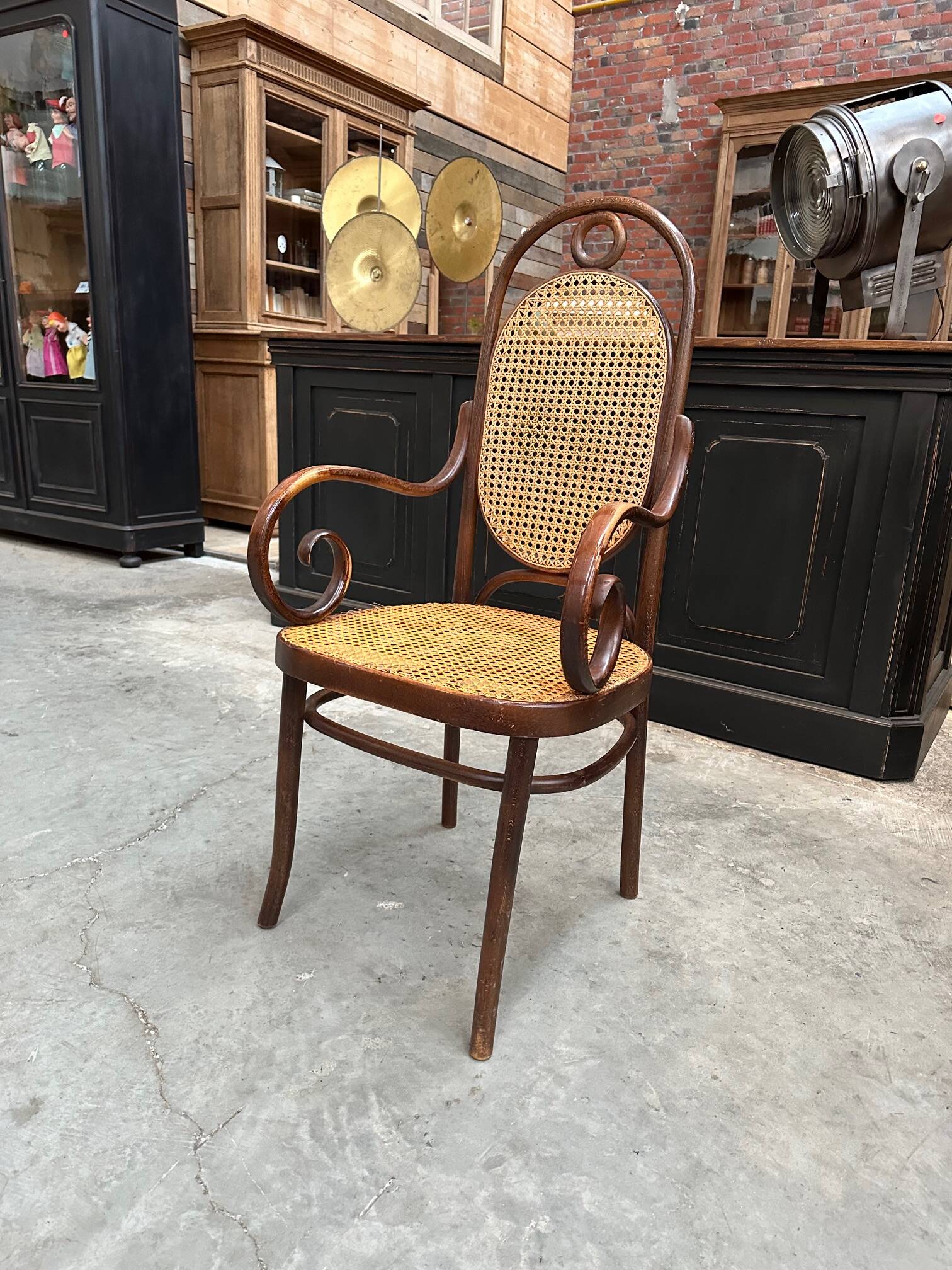 Thonet n°17 curved wooden armchair