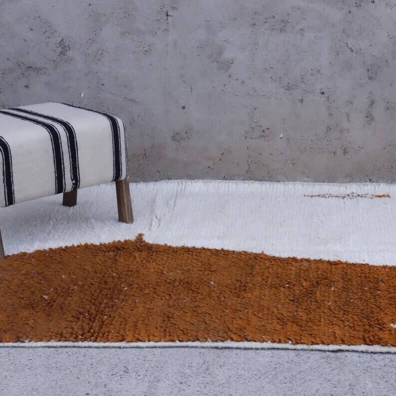 Moroccan rug in natural wool, 250cm x 150cm