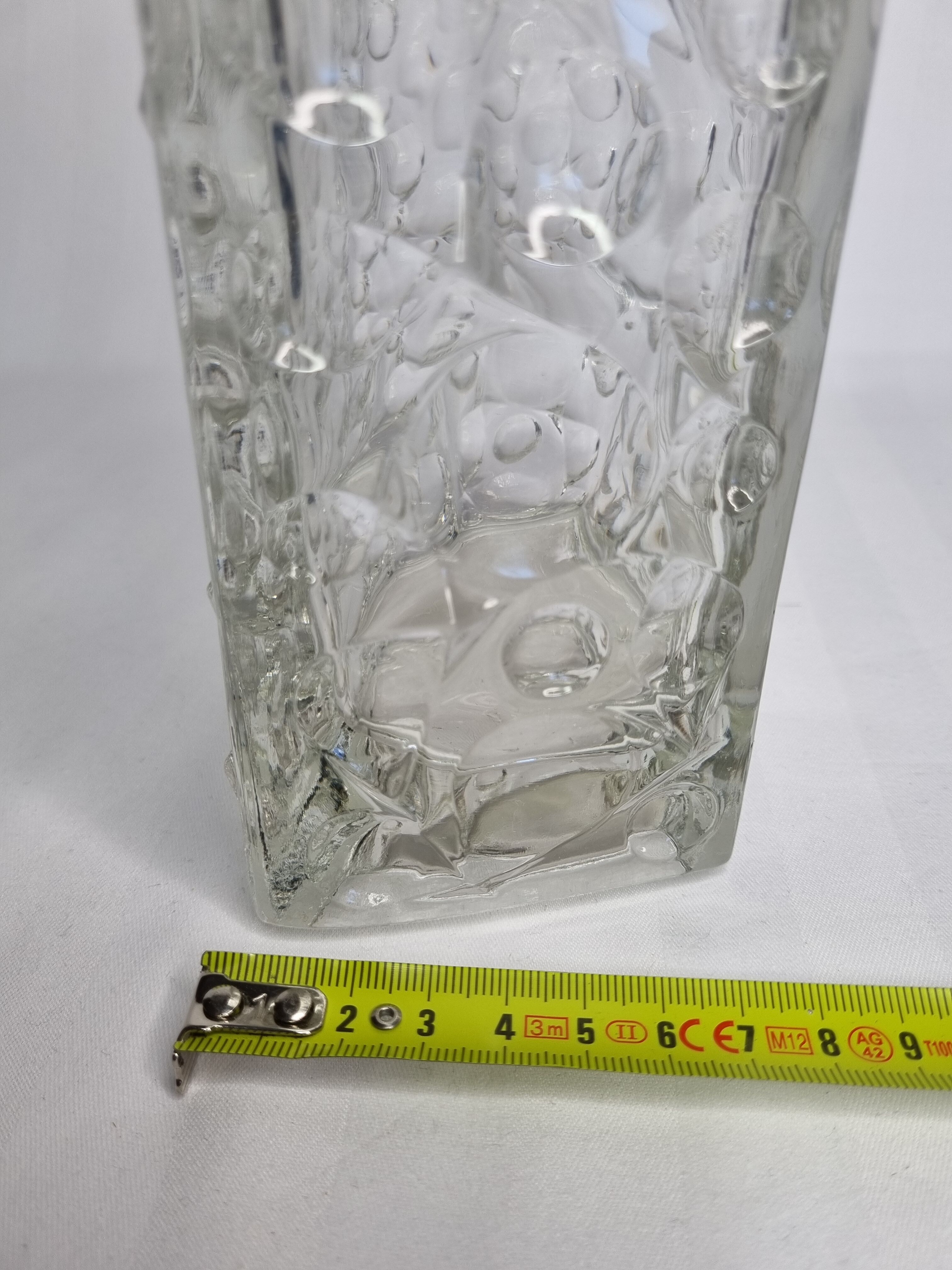 Textured vintage glass vase, 21 cm