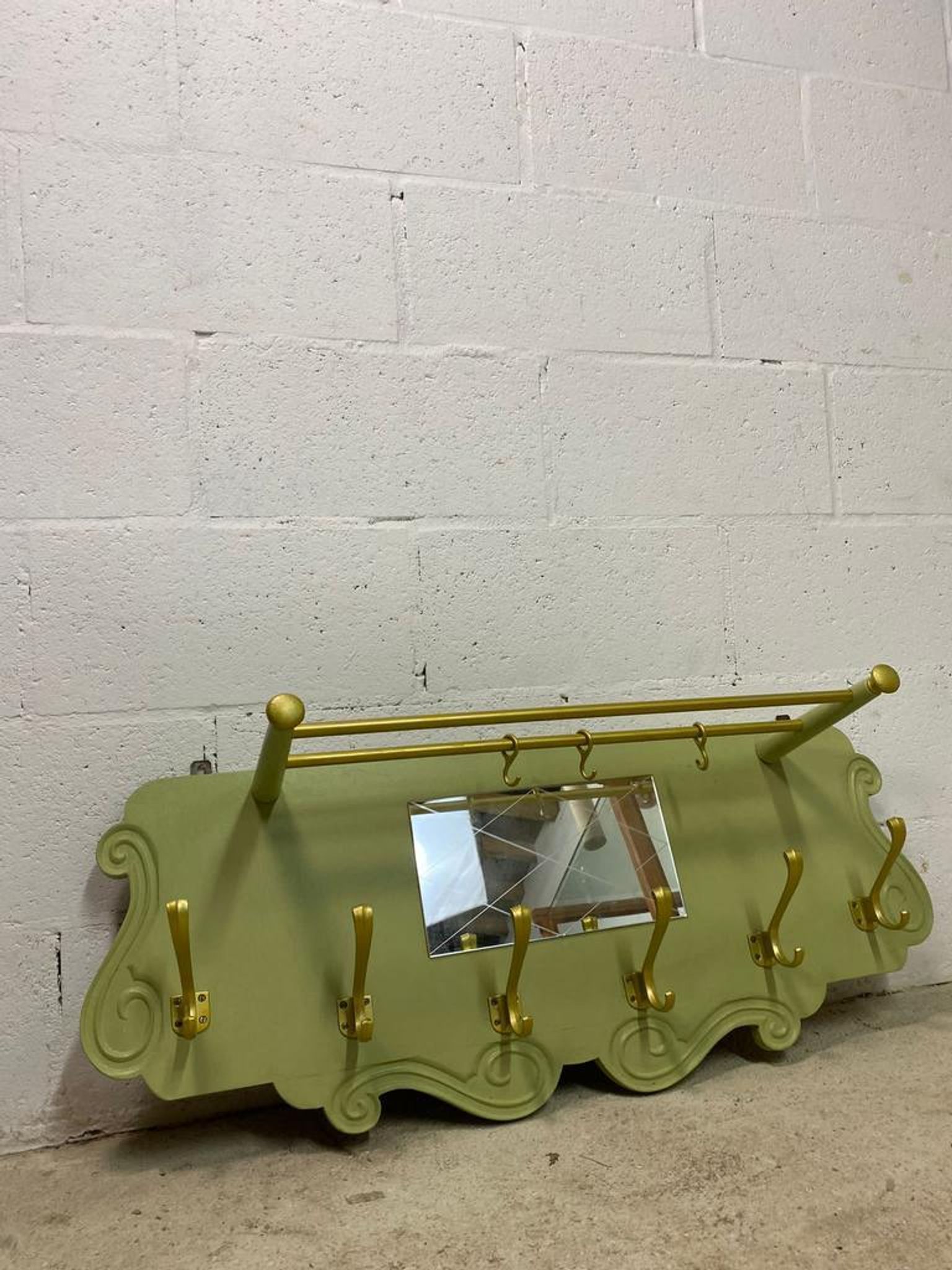 Portemanteau mural vintage vert olive avec miroir