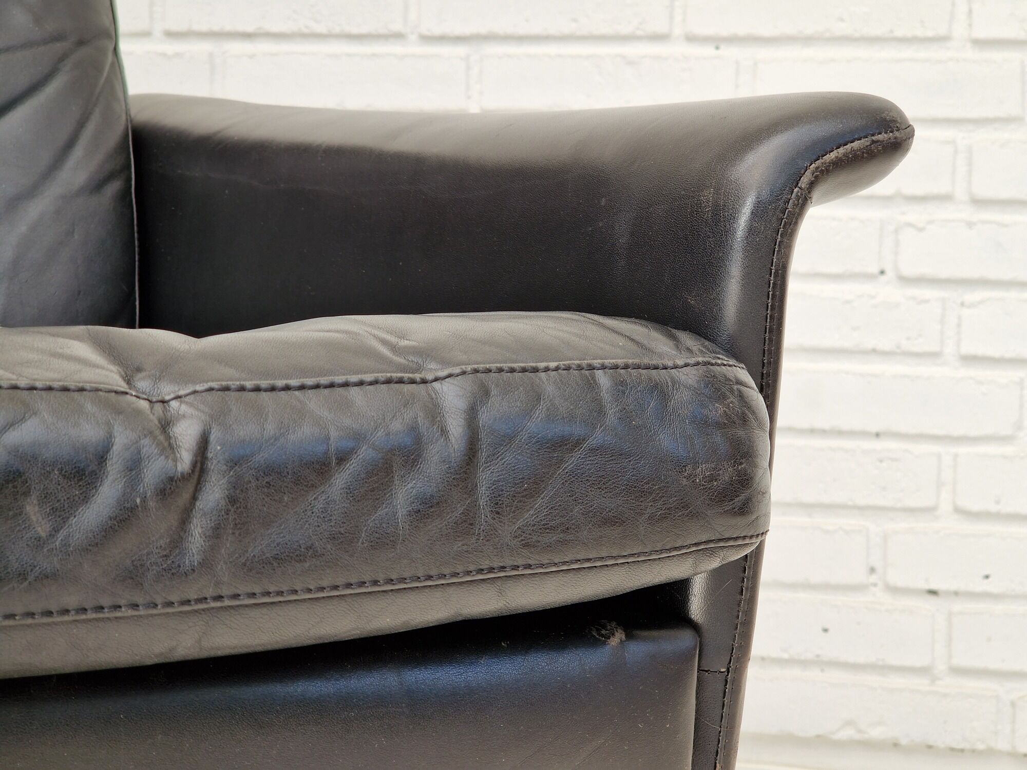 1970s, Danish design by Georg Thams for Vejen Møbelfabrik, 3 seater sofa, leather.