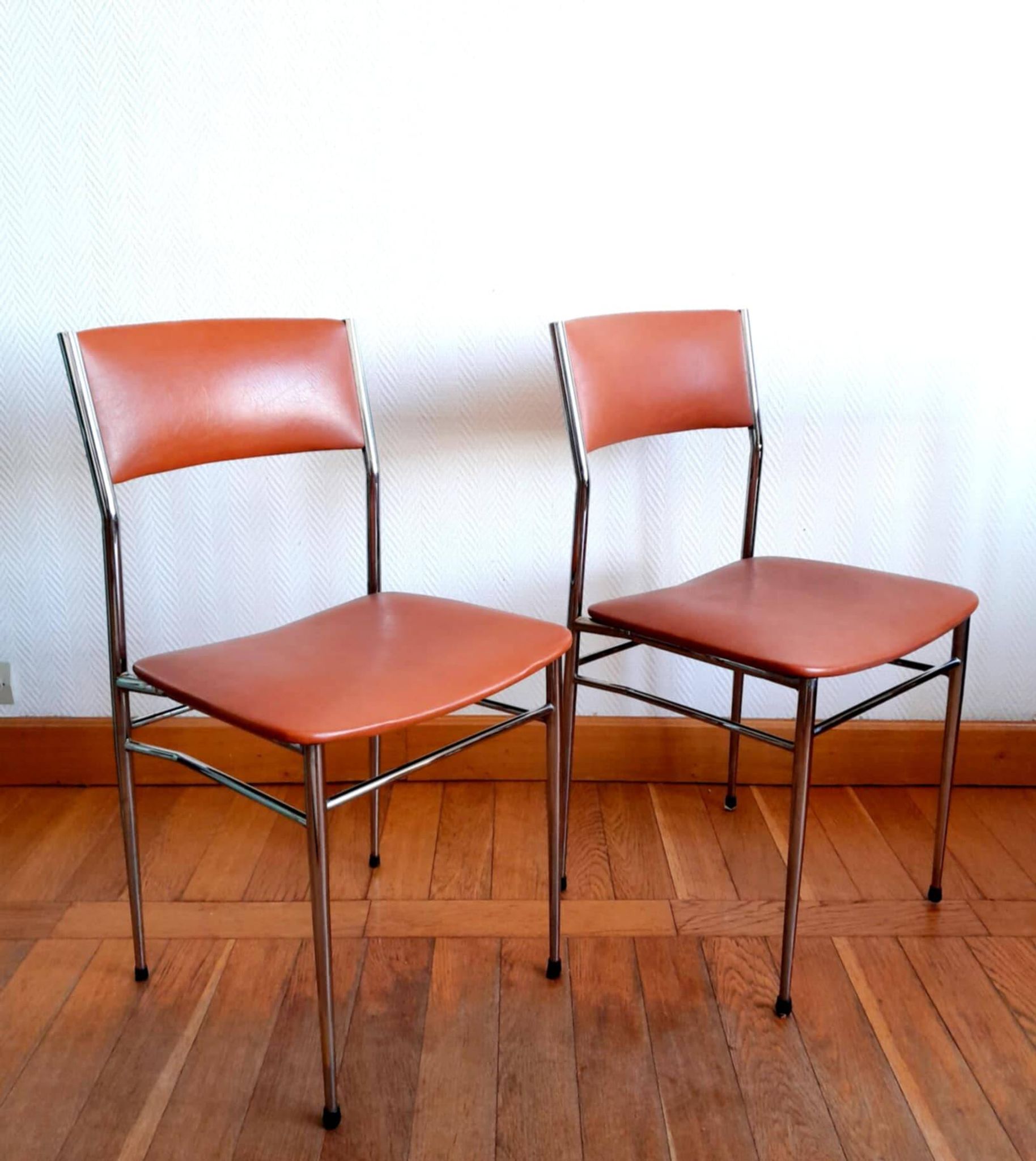 Trois chaises mid century skaï et chrome 1950