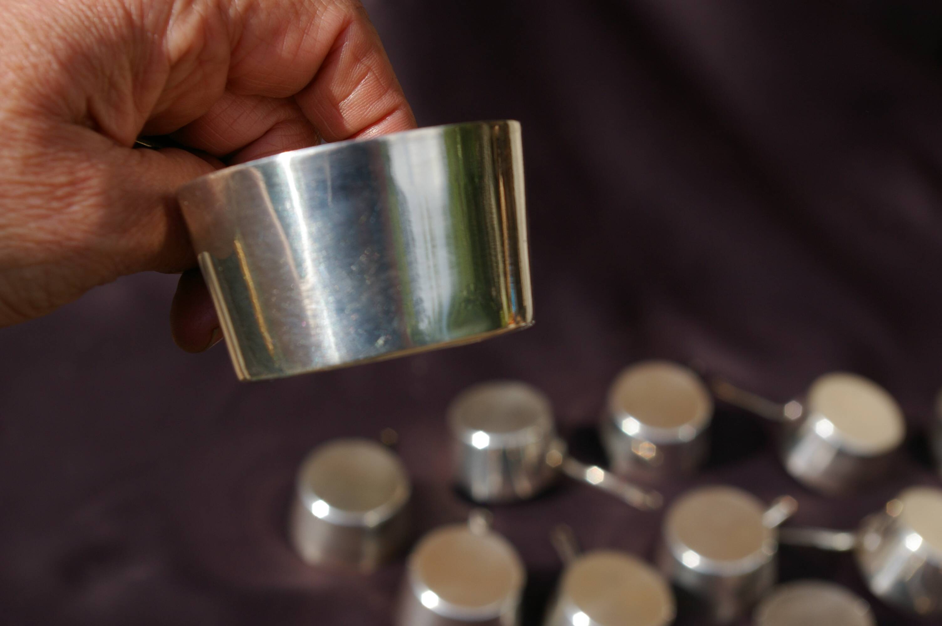 12 mini pans in silver metal