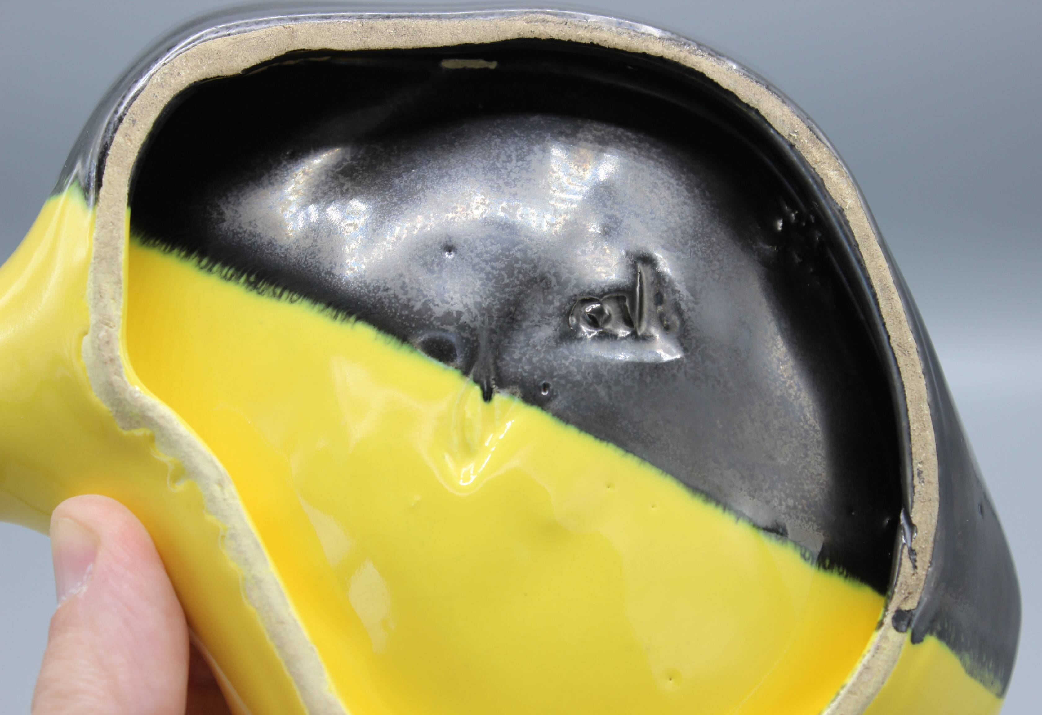 Old ceramic pocket empty ashtray vintage design black yellow dlg vallauris elchinger