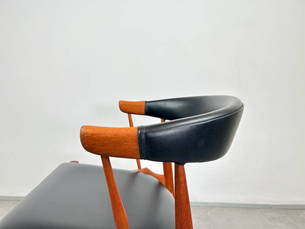 BA113 - Armchair in Teak and Leather by Johannes Andersen