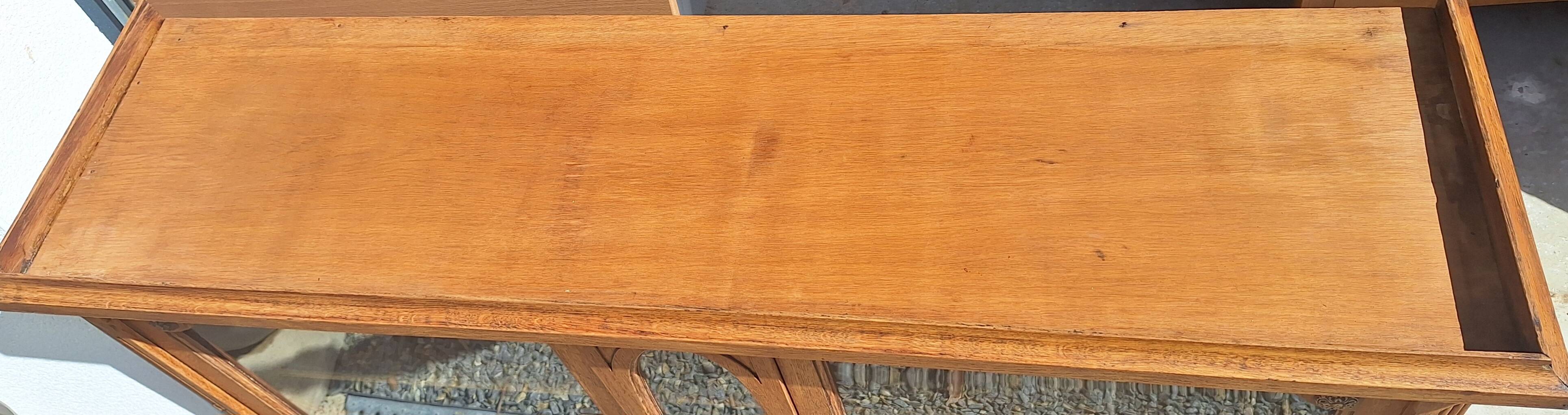 Low display cabinet