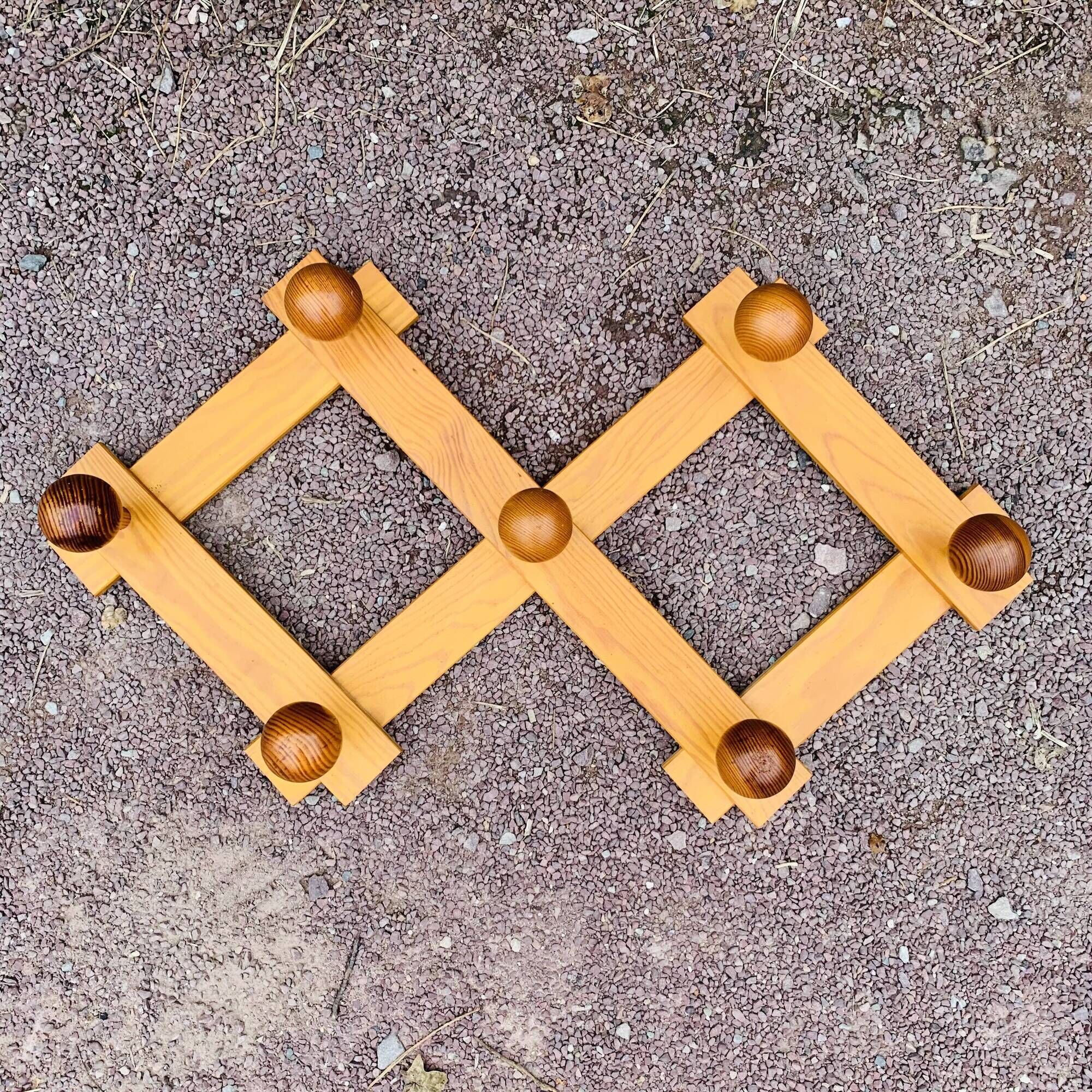 Extendable vintage coat rack in pine
