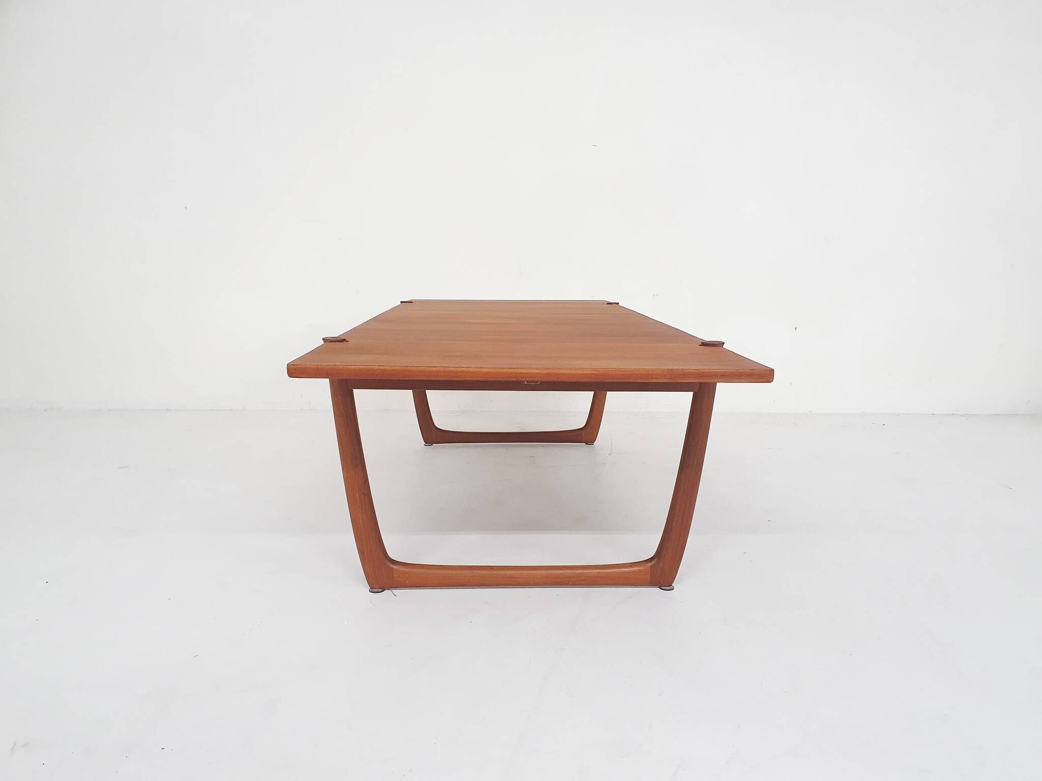 Large teak coffee table by Peter Hvidt and Orla Molgaard Nielsen model FD 575 for France and Son