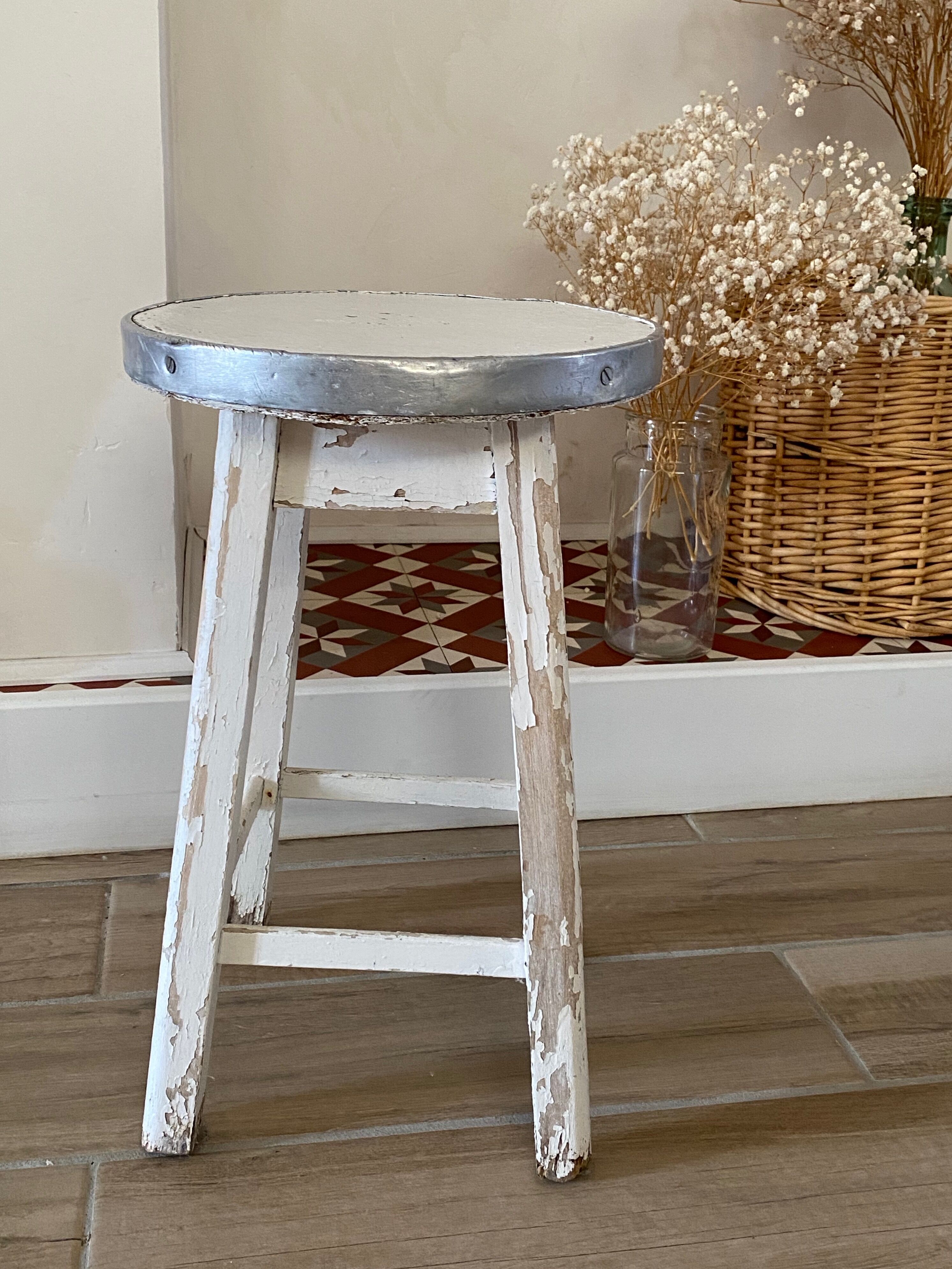 Trendy Wabi Sabi stool