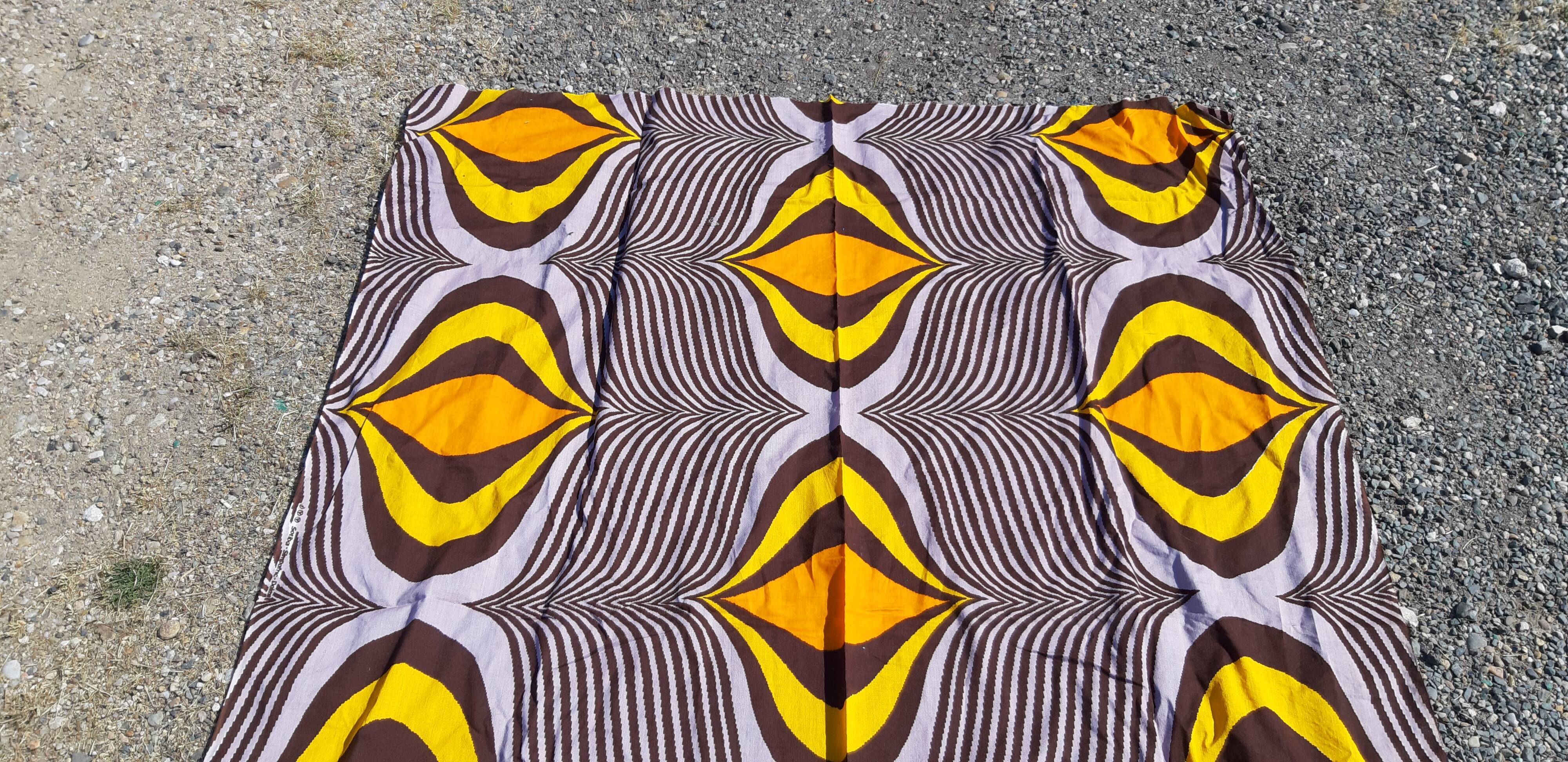 Tapis vintage des années 70 153x110cm
