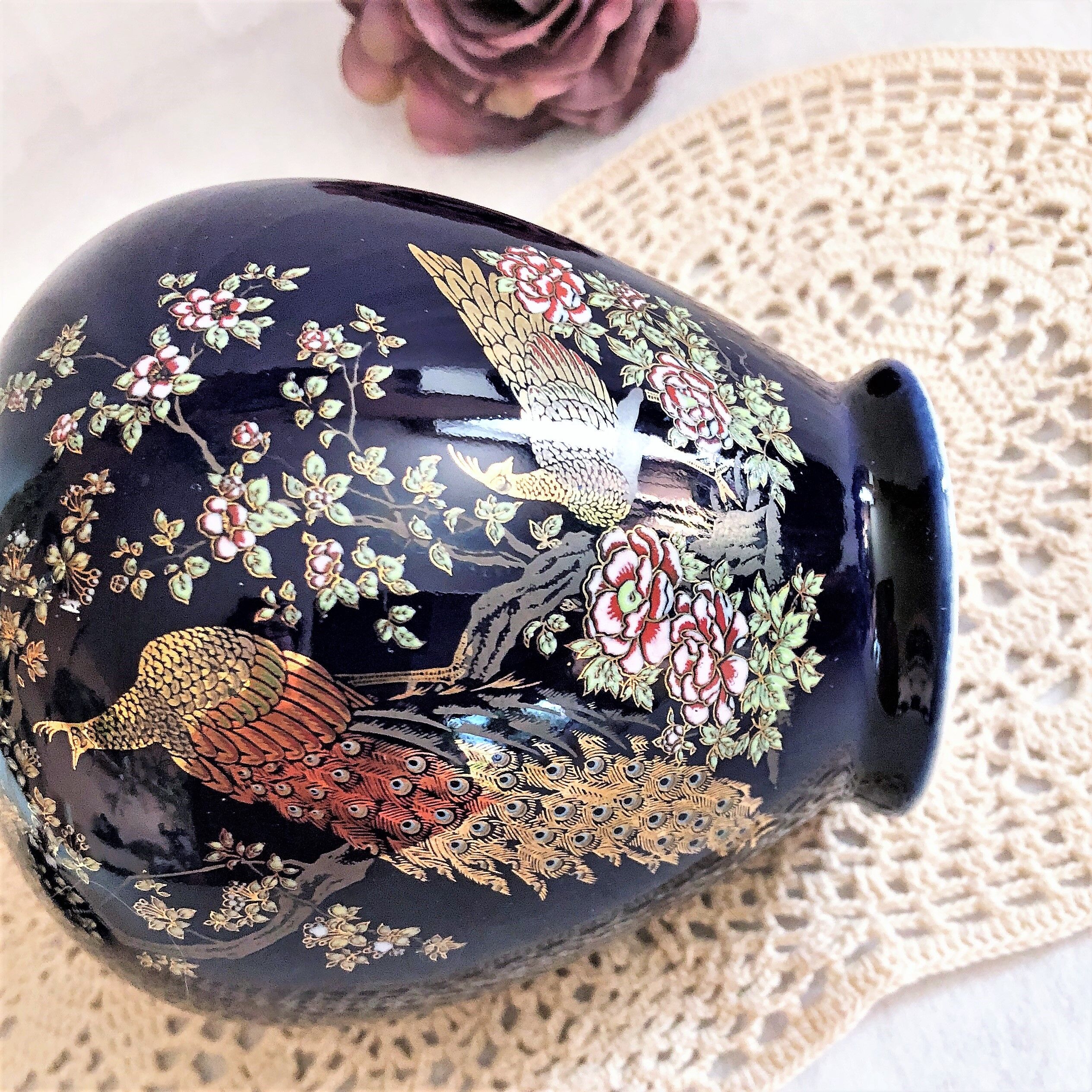 Potiche cobalt blue porcelain lid jar decorated with peacocks