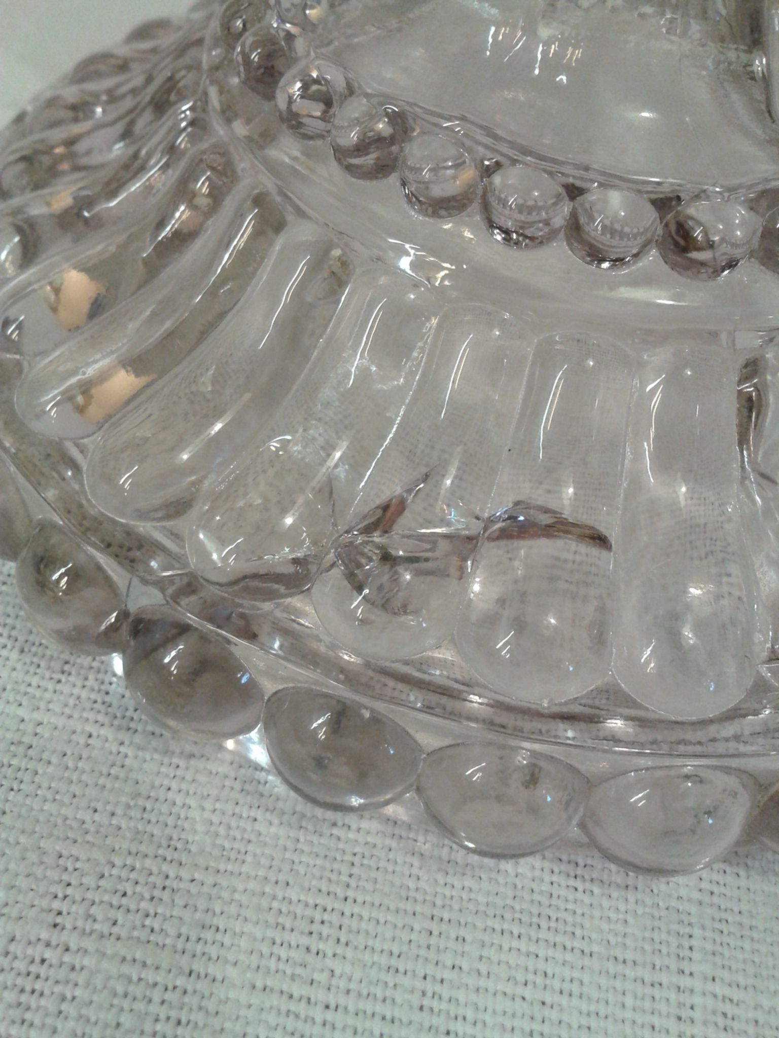 Bougeoir ancien en verre pressé-moulé fin  XIXe