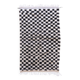 Black and white checkered rug - 193 x 117 cm