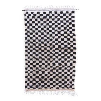 Tapis à damiers noirs et blancs