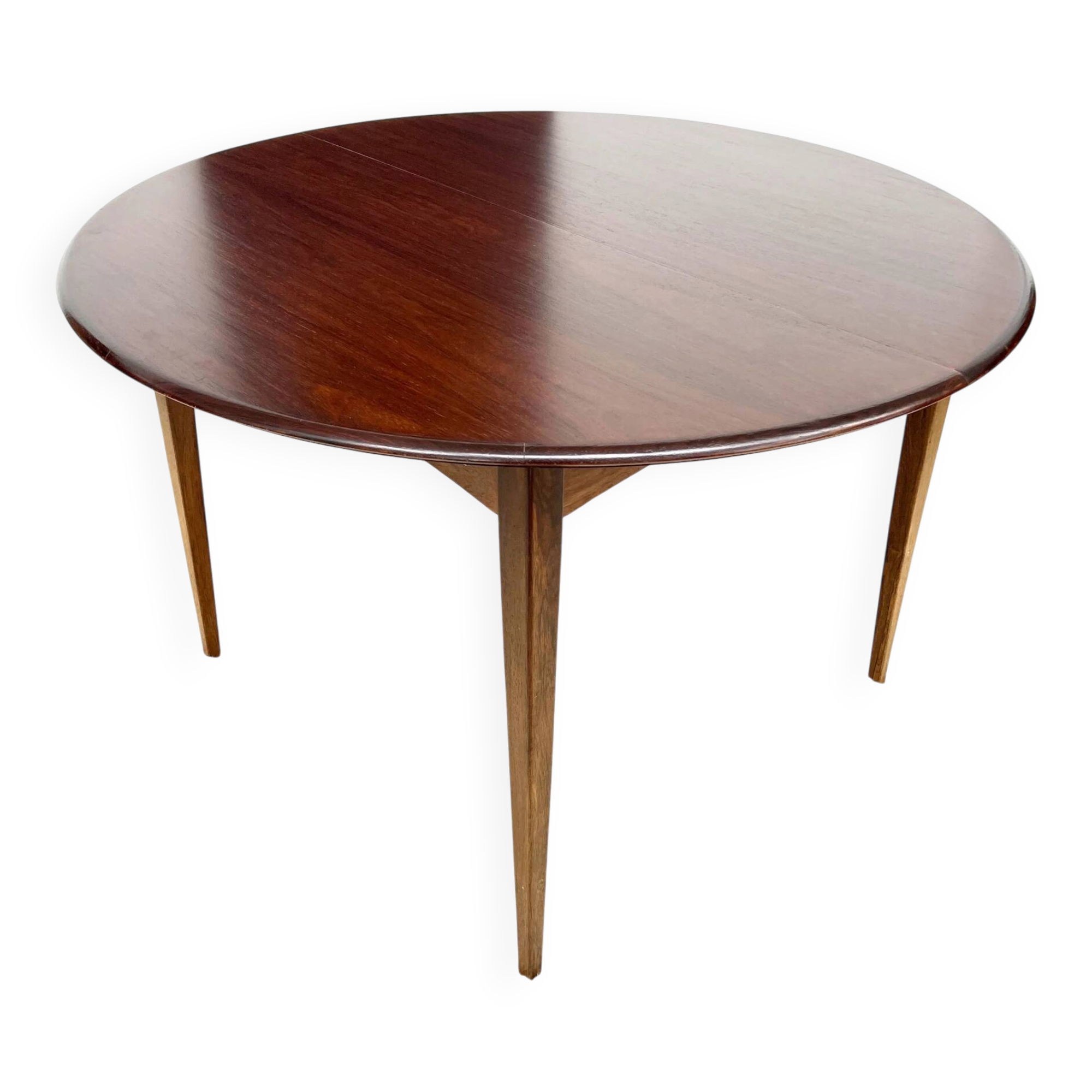 Danish round dining table in rosewood – 1950s design with butterfly extension.